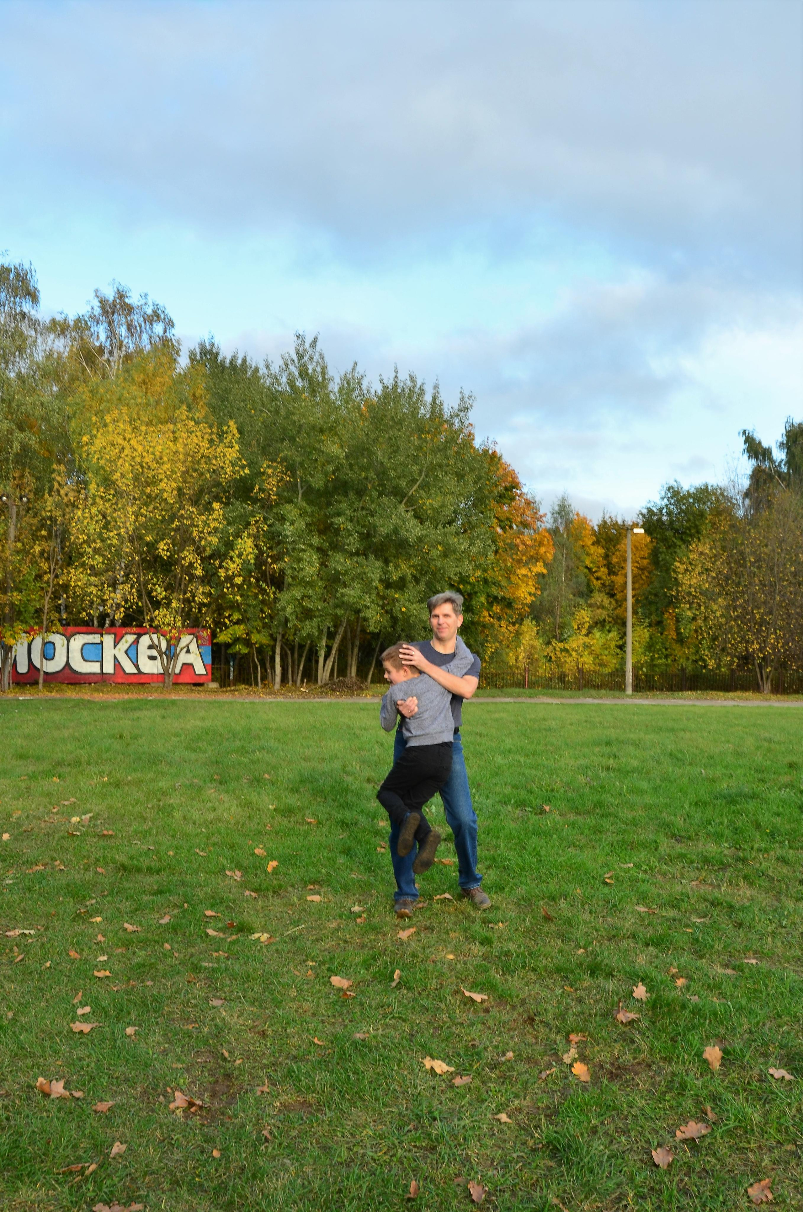 Семейная съемка в парке. В движении. Женский и семейный фотограф Людмила Богачкина
