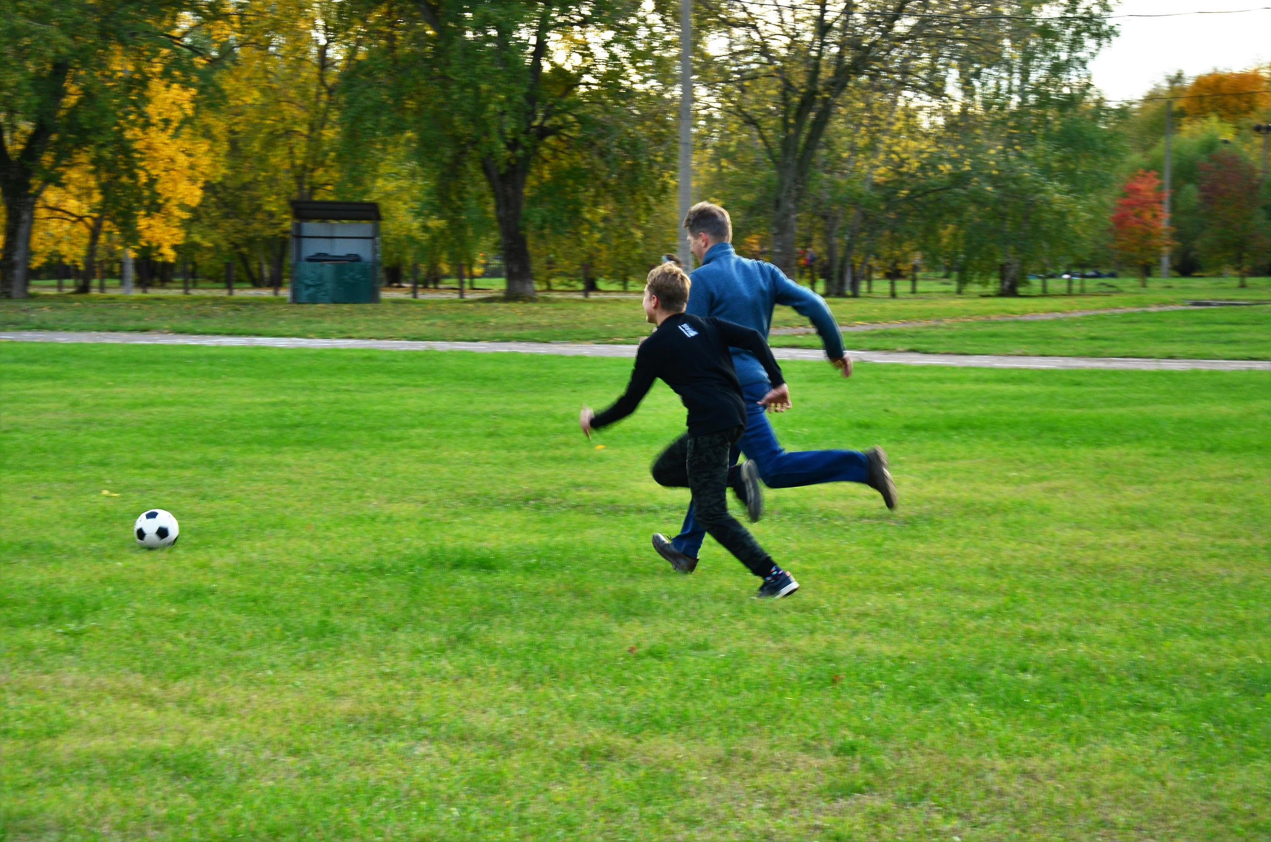 Семейная съемка в парке. В движении. Женский и семейный фотограф Людмила Богачкина