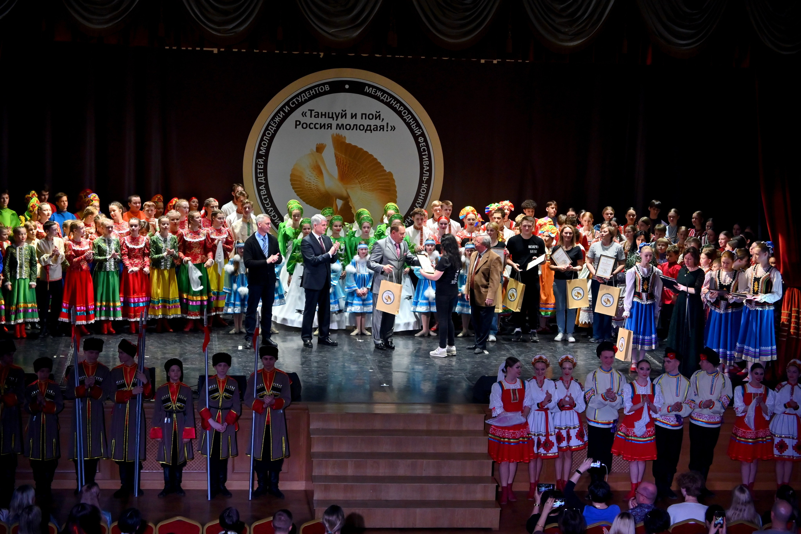 Гала-концерт. Танцуй и пой, Россия Молодая! 22.04.2024. Профессиональный фотограф в Москве Алёна Котова