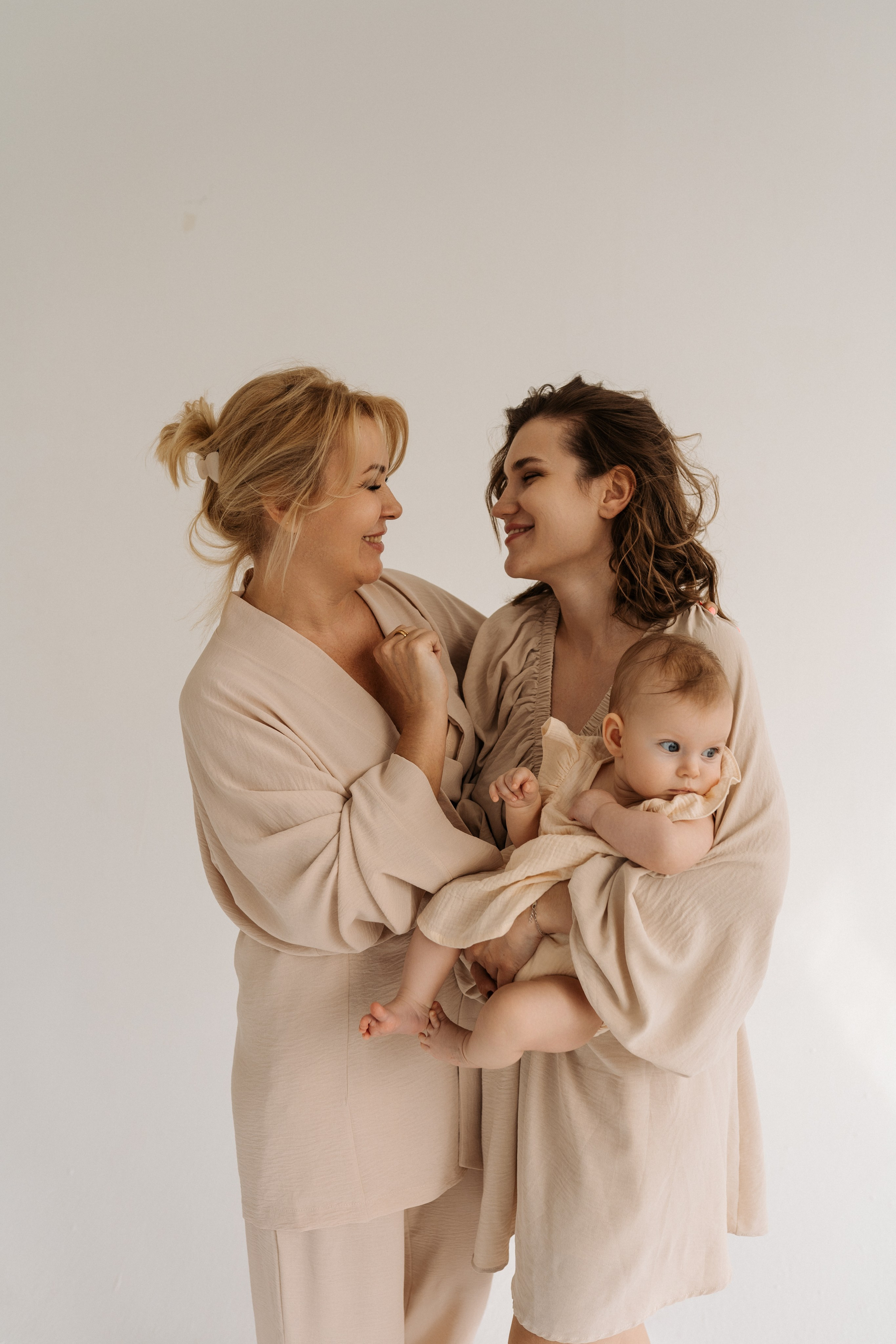 Семейная фотосессия в студии в Москве, семейный фотограф Анна Полушина. Свадебный фотограф в Москве Анна Полушина