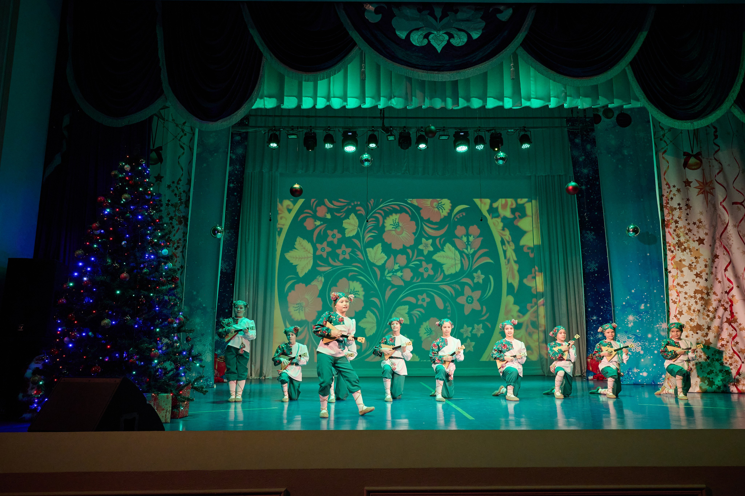 НГ концерт в Марьиной роще. Жизнь курорта Кабардинка в фотографиях