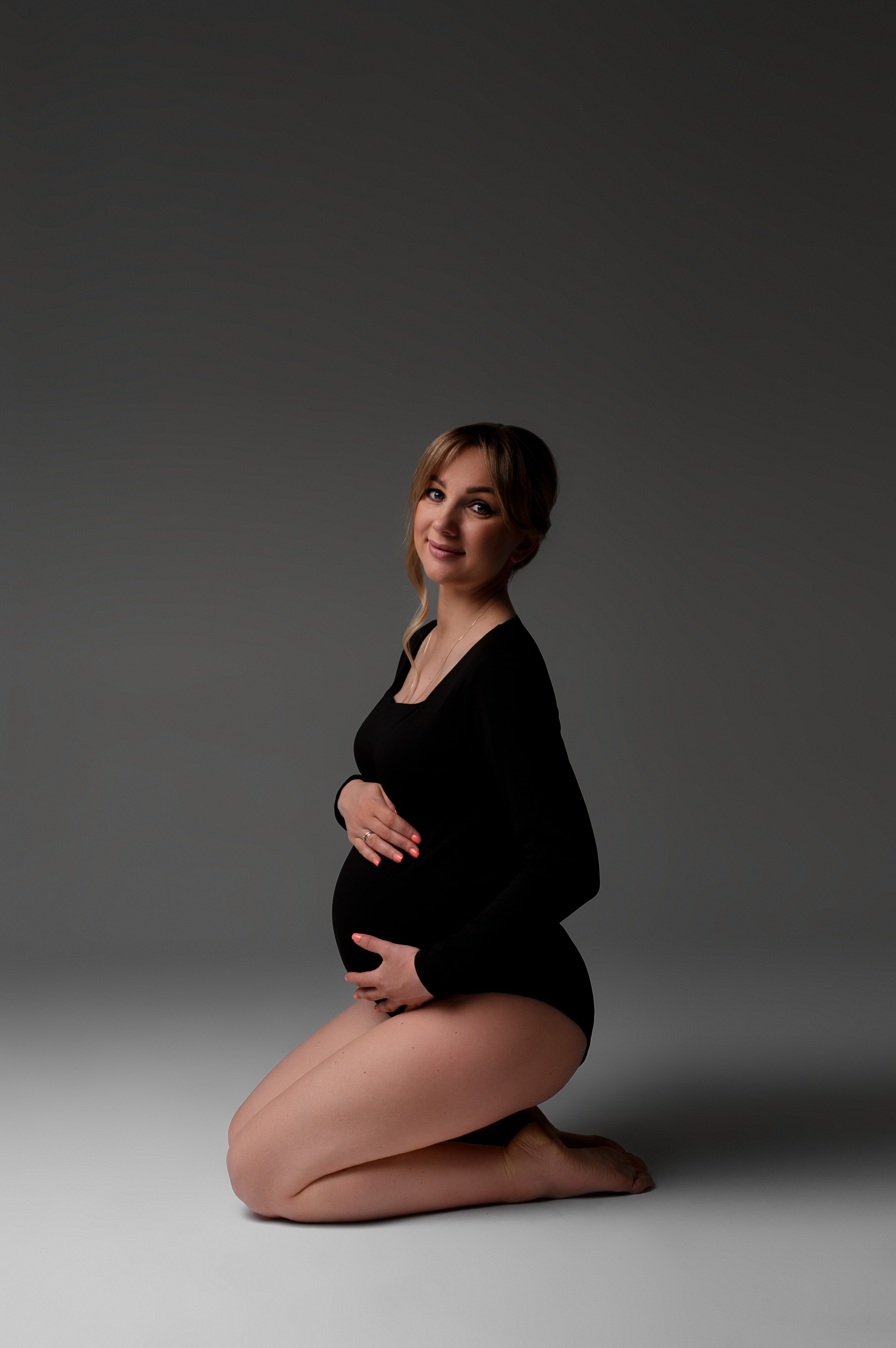 Фотосессия Беременности в Москве в стиле VOGUE "Всё включено". Стильная Фотосессия беременности как с обложки журнала