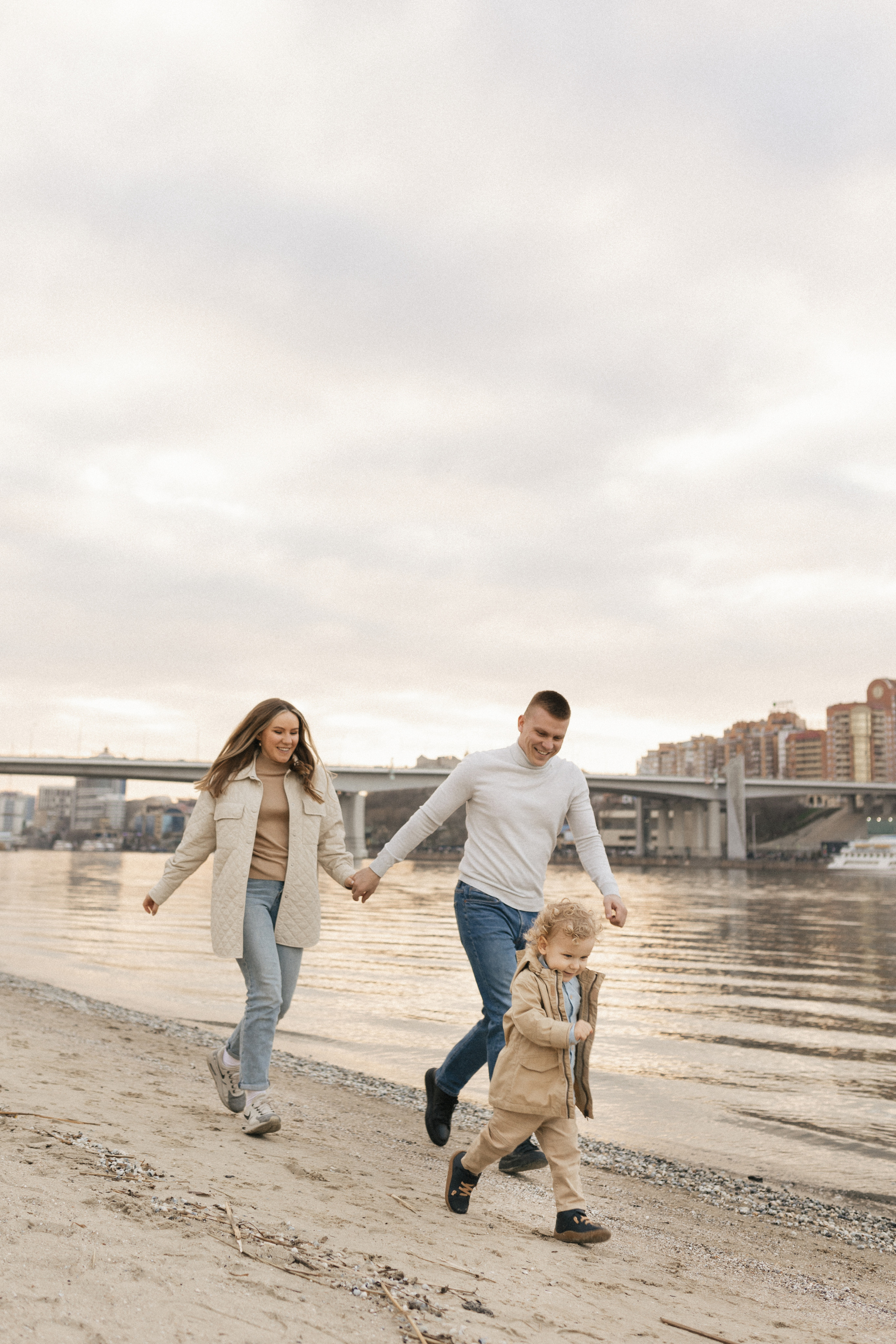 Лиза и Ваня с малышом Львом. Семейный фотограф в г. Ростову-на-Дону Козлова Евгения