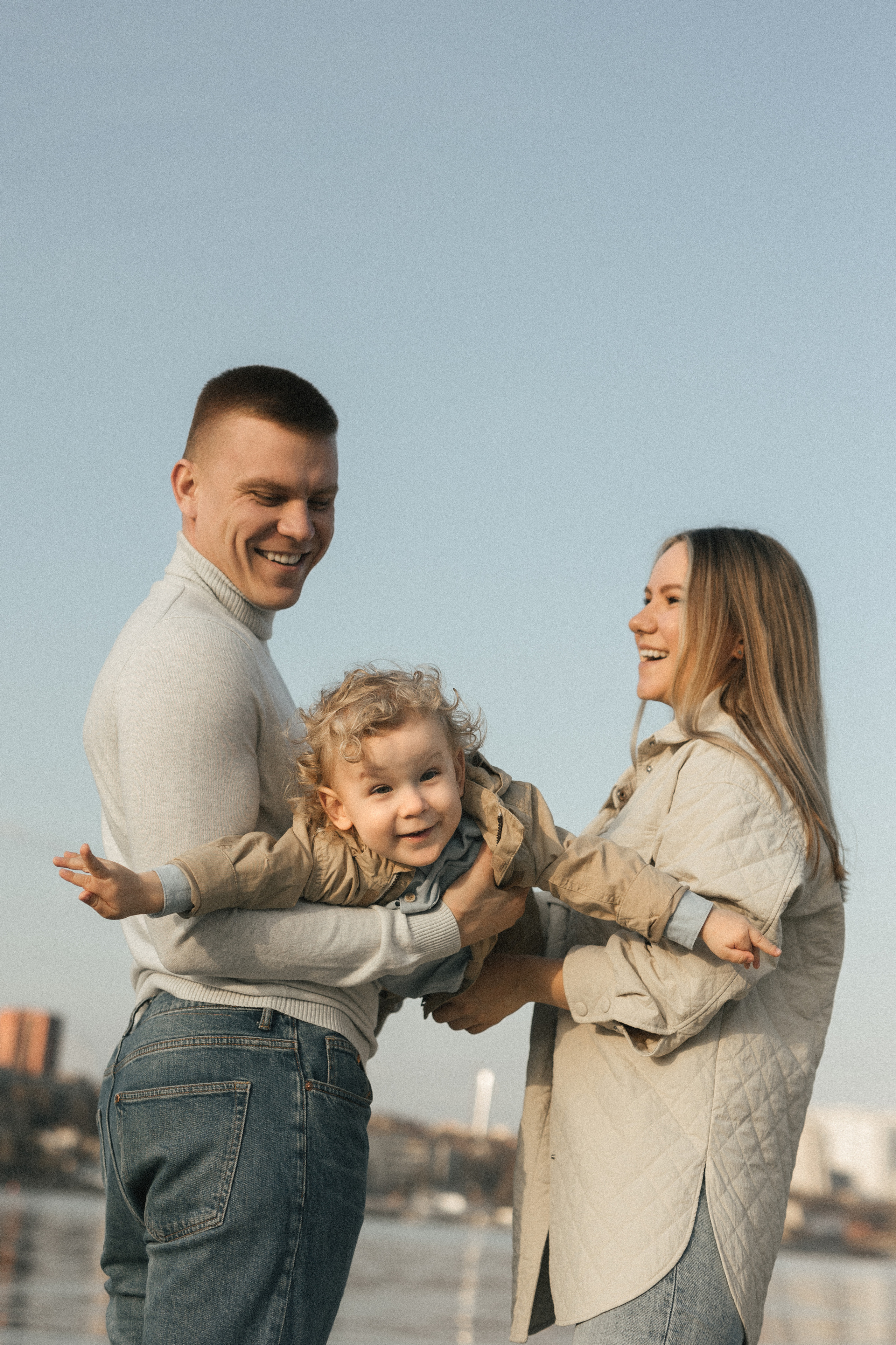Лиза и Ваня с малышом Львом. Семейный фотограф в г. Ростову-на-Дону Козлова Евгения