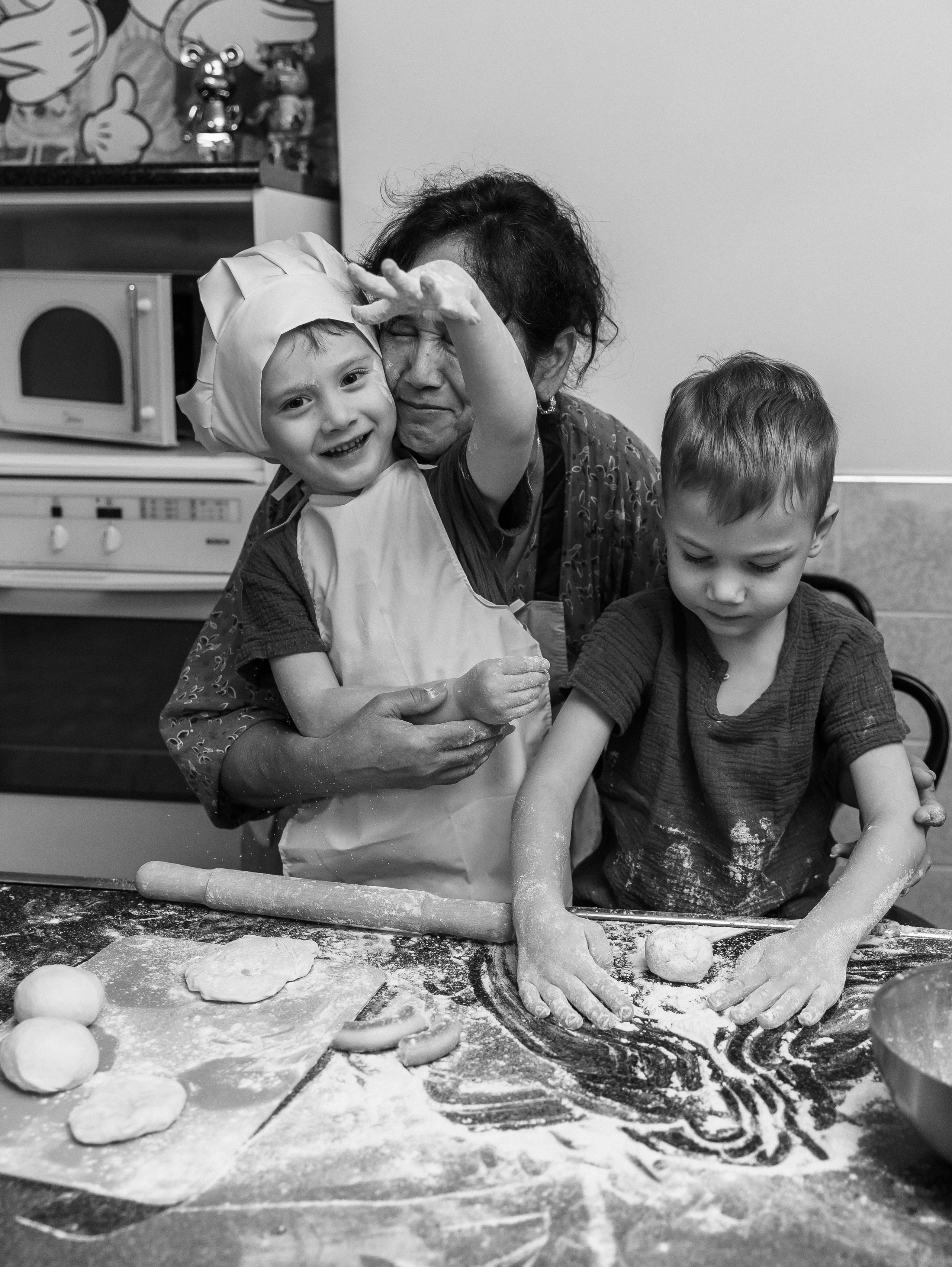 Бабушка и внуки пекут. Фотограф текстиля в Москве Ольга Иванова