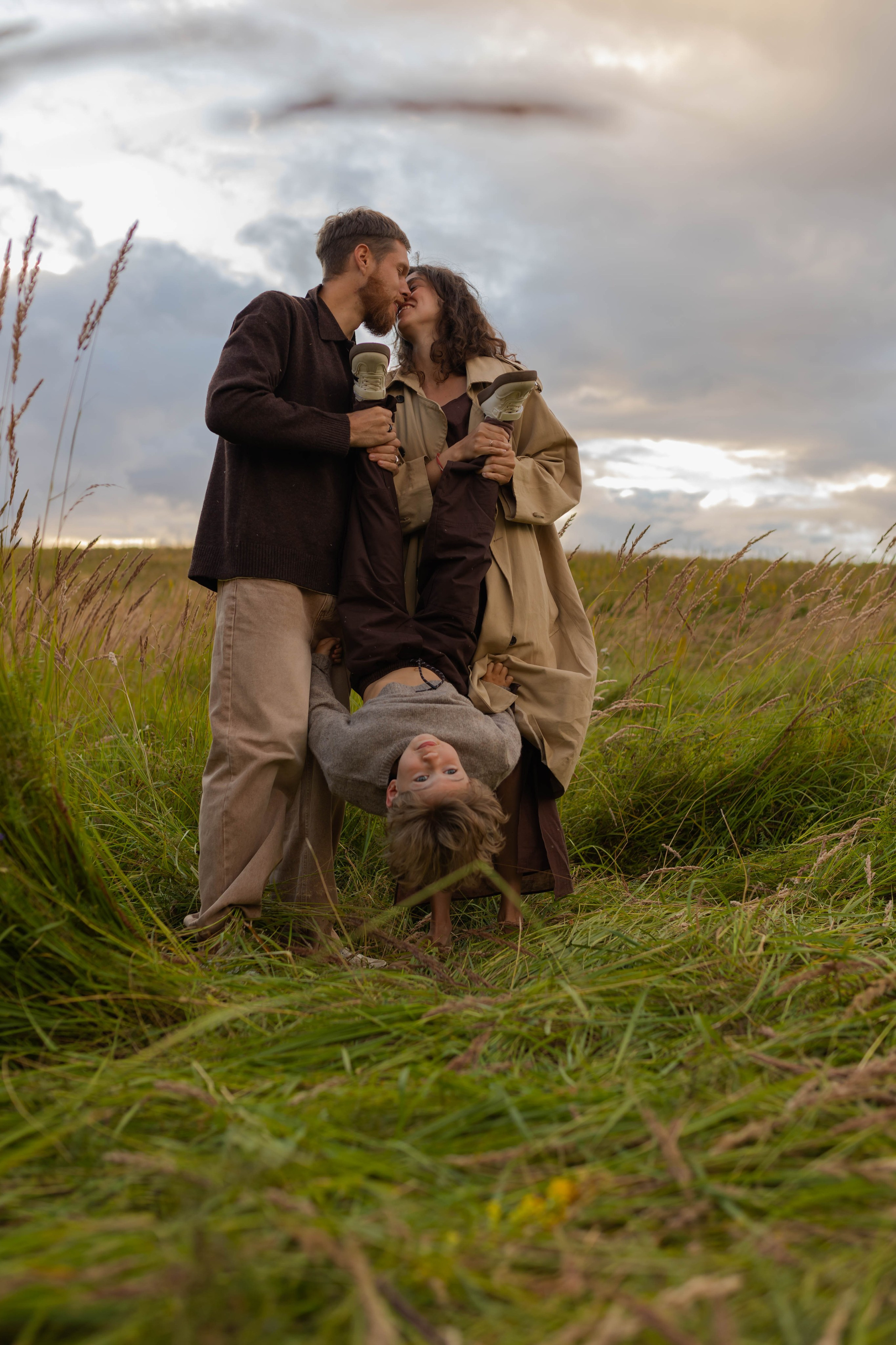 В полях. Семейный фотограф в Санкт-Петербурге Любовь Савкина