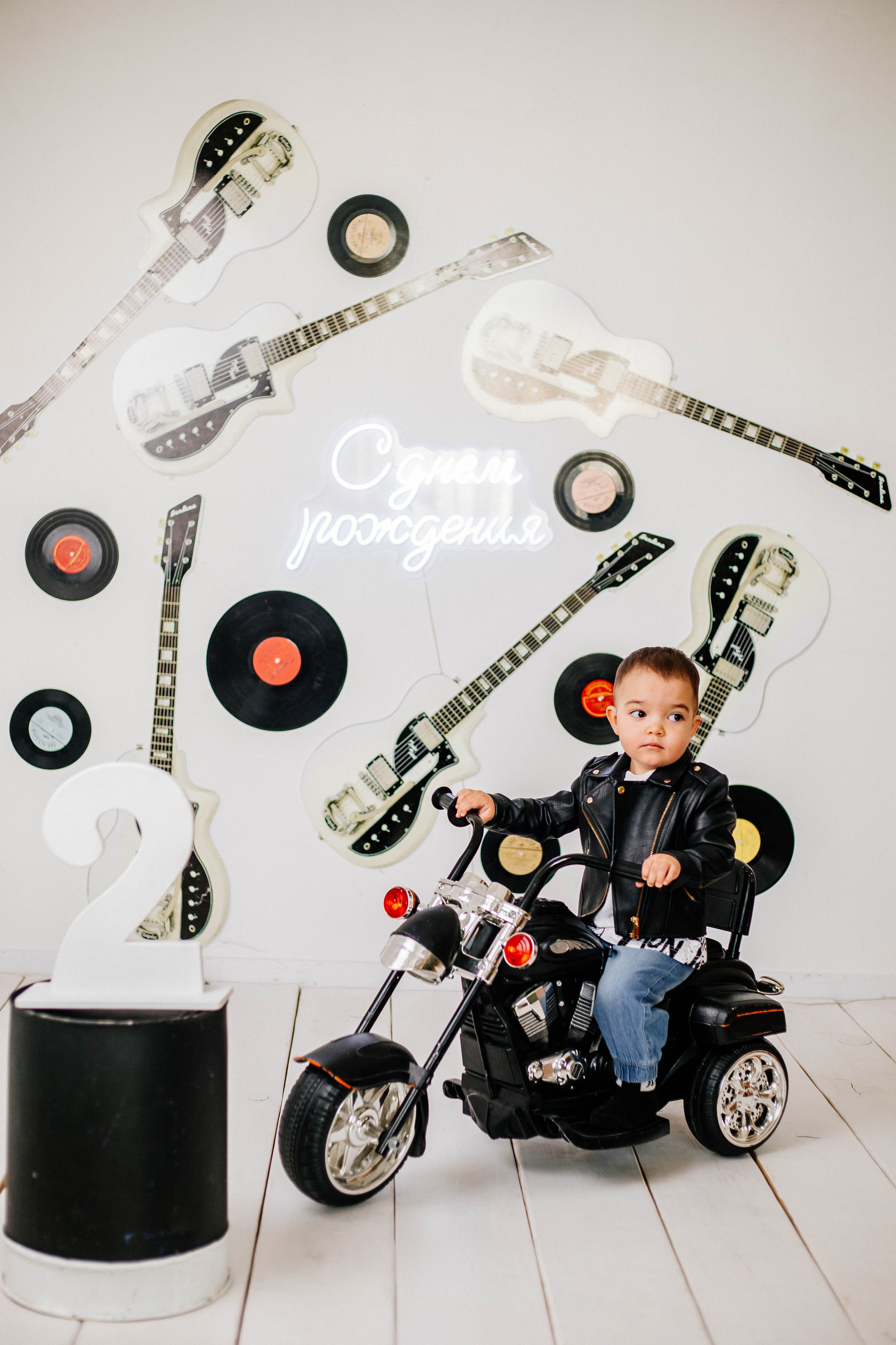 Лев с семьей. Рыжова Тамара