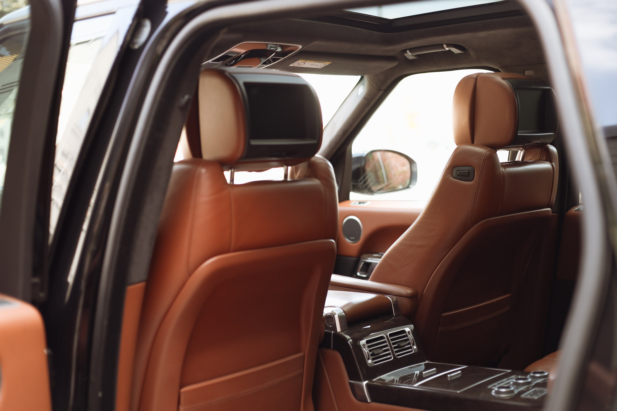 Range Rover. Photographer Tatiana Ivanova in Yaroslavl