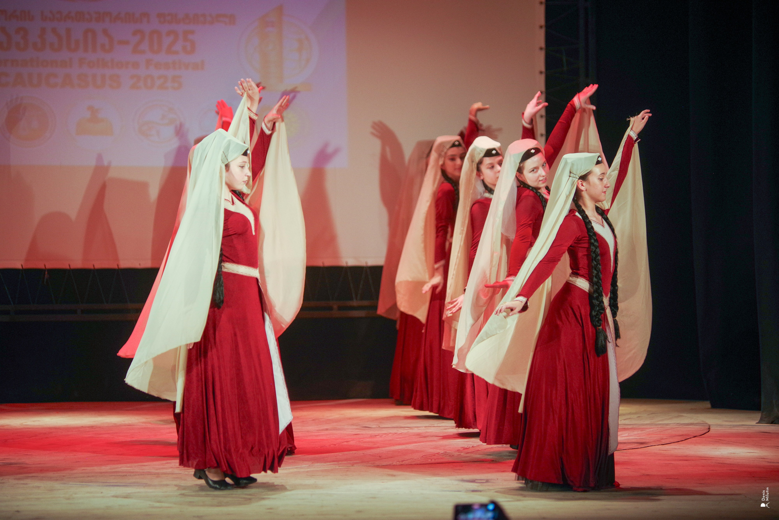 Танцы в прекрасном Они. Портретный фотограф Денис Милютин