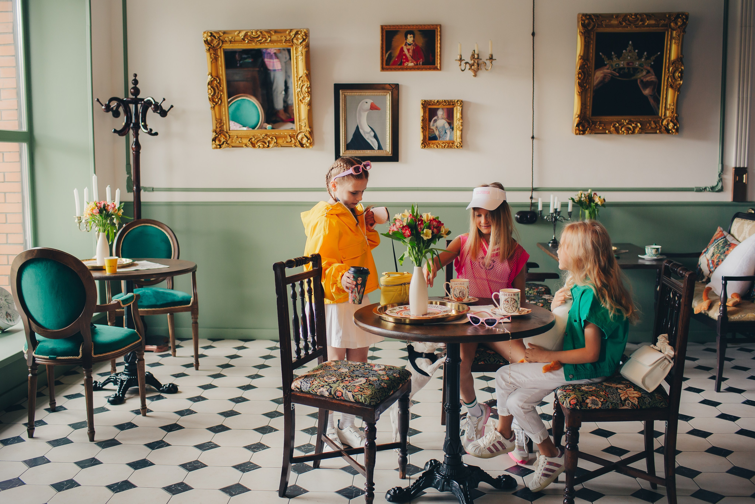 Съёмка подружками в кафе. Фотограф Евгения Мальцева, Архангельск