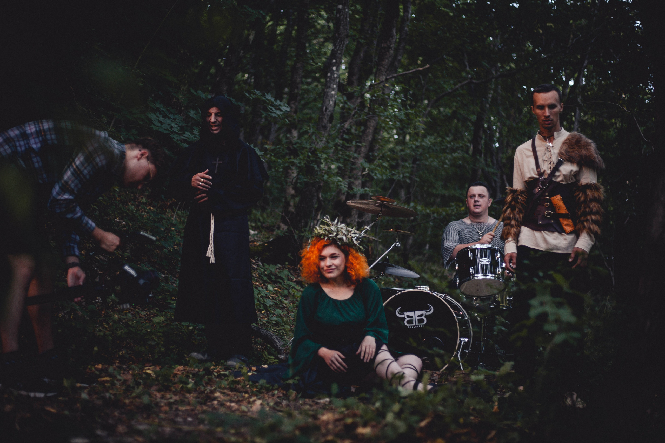 Клип. Уличный фотограф Города N