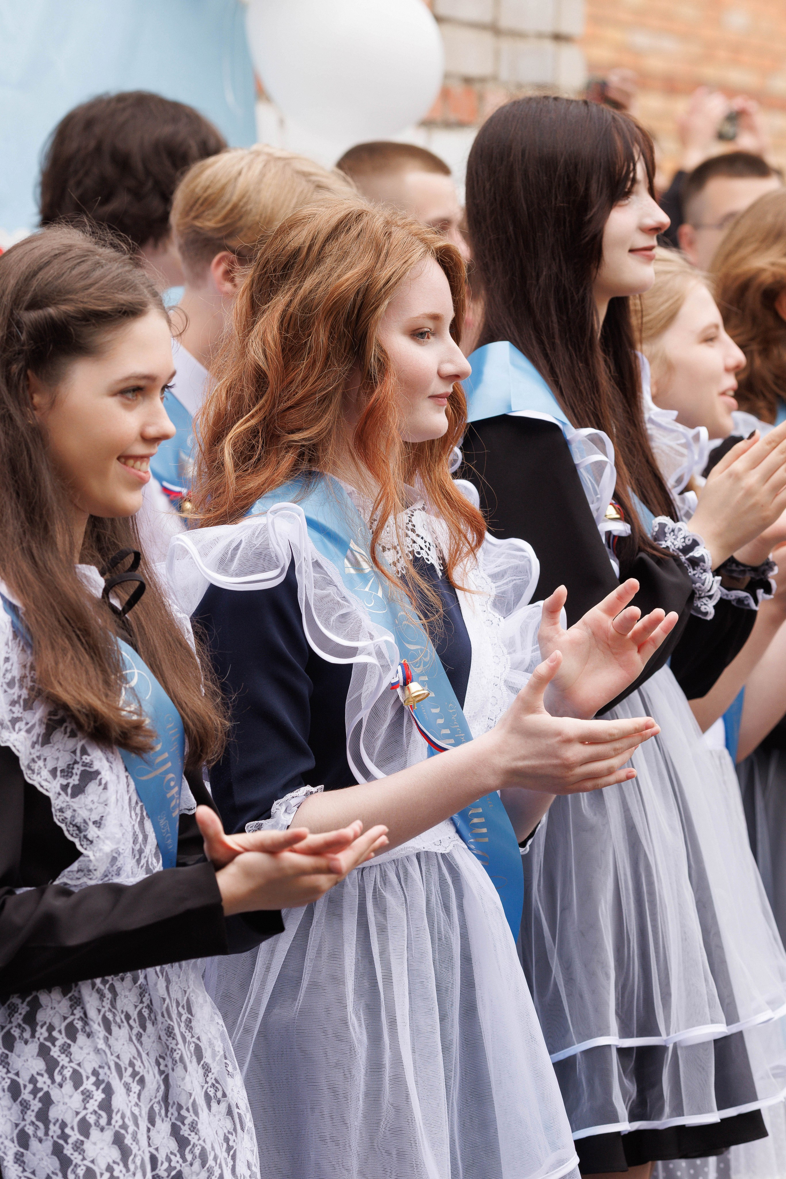 Последний звонок Гимназия Артем. Photoalbum-vl.ru