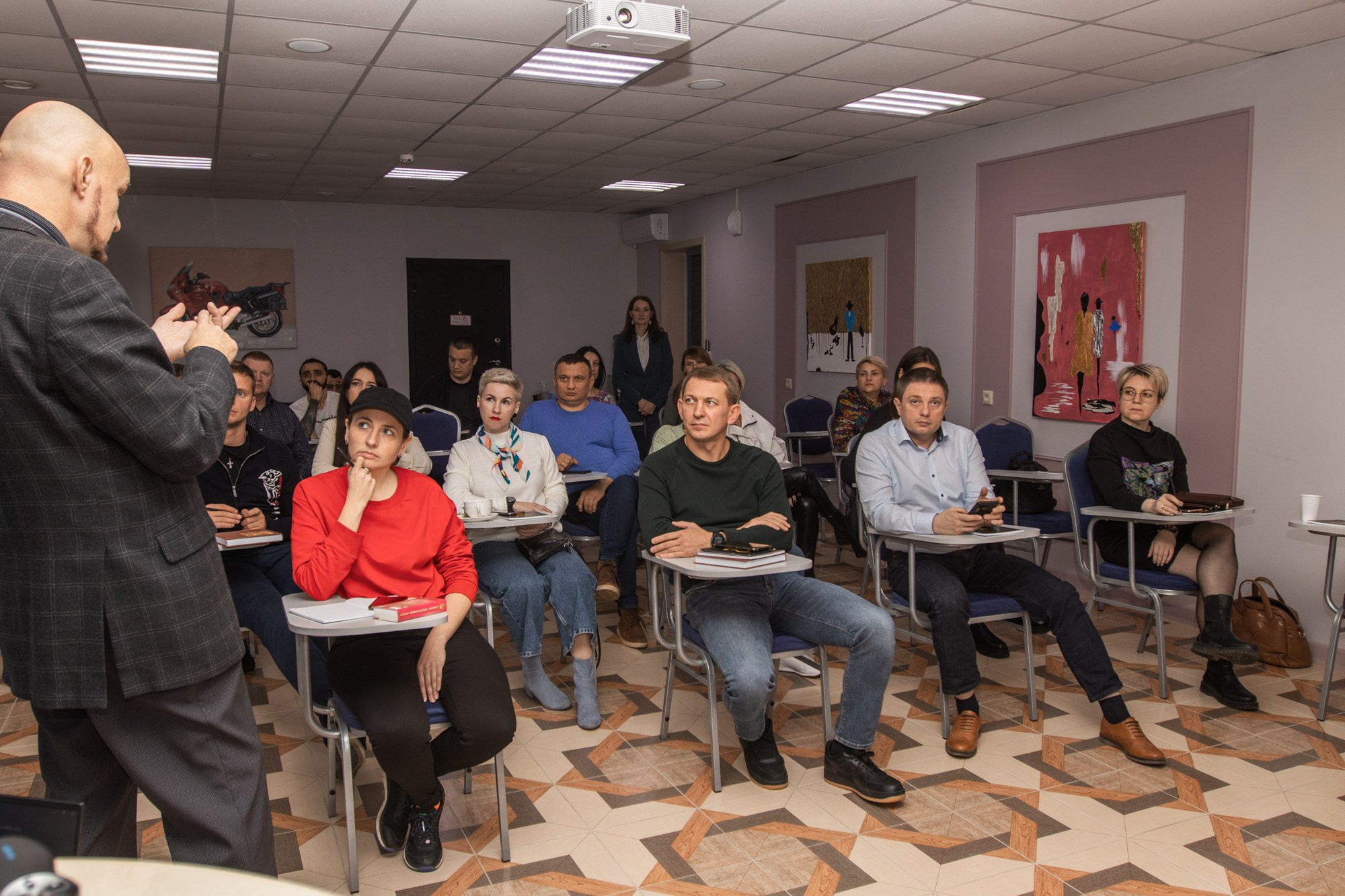 Встреча с потомком шоколадной фабрики Абрикосовых. Репортажный, промышленный и маркетплейс-фотограф Дмитрий Чернат