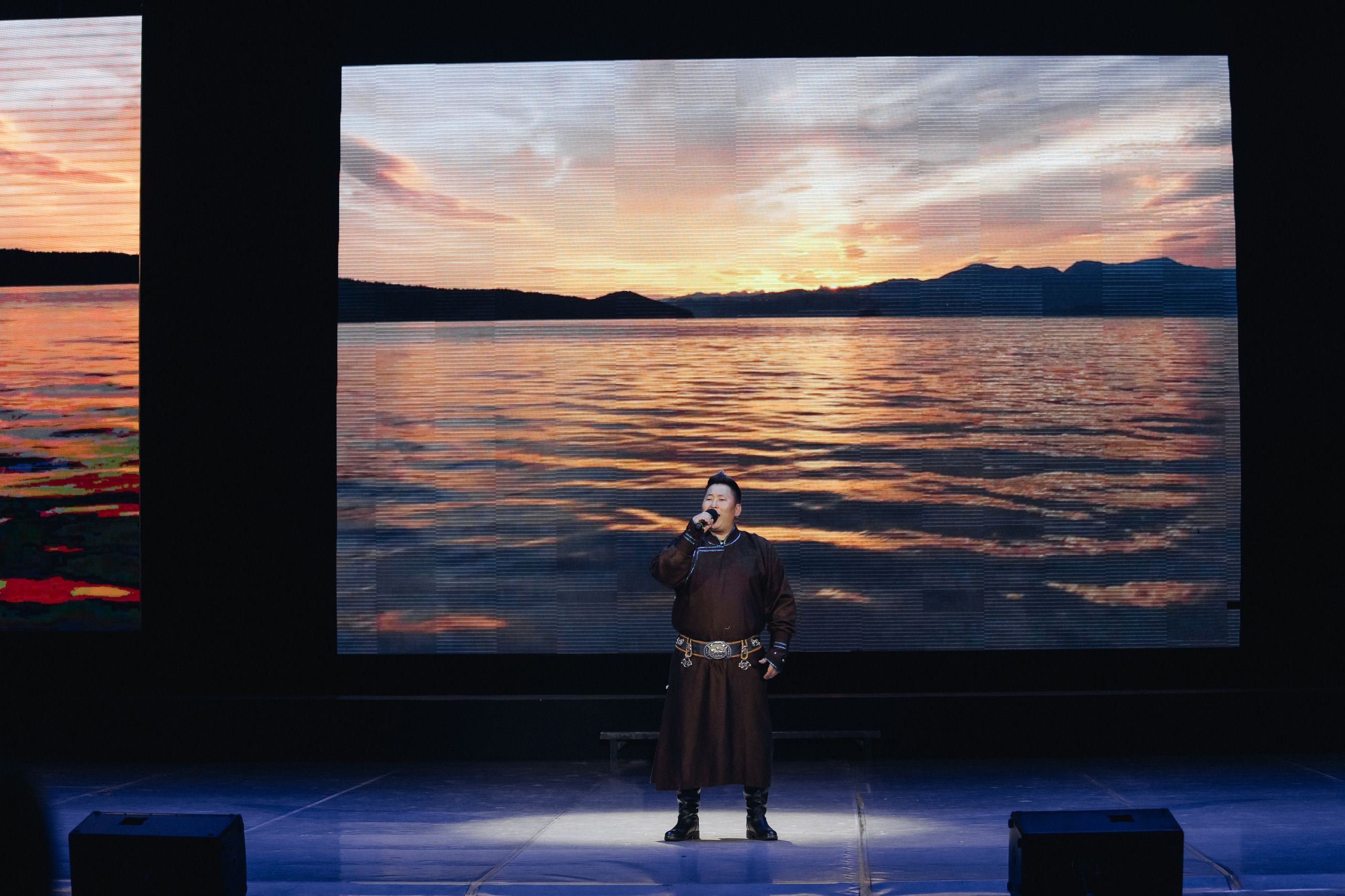 Лучший учитель родного языка и литературы 2025. Свадебный и семейный фотограф в Улан-Удэ