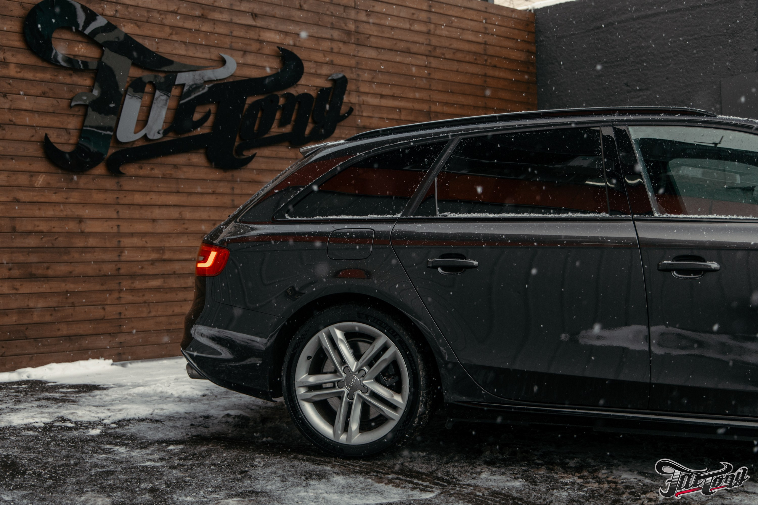 Audi S4 полный окрас кузова, кузовные работы и антихром. DeLorein