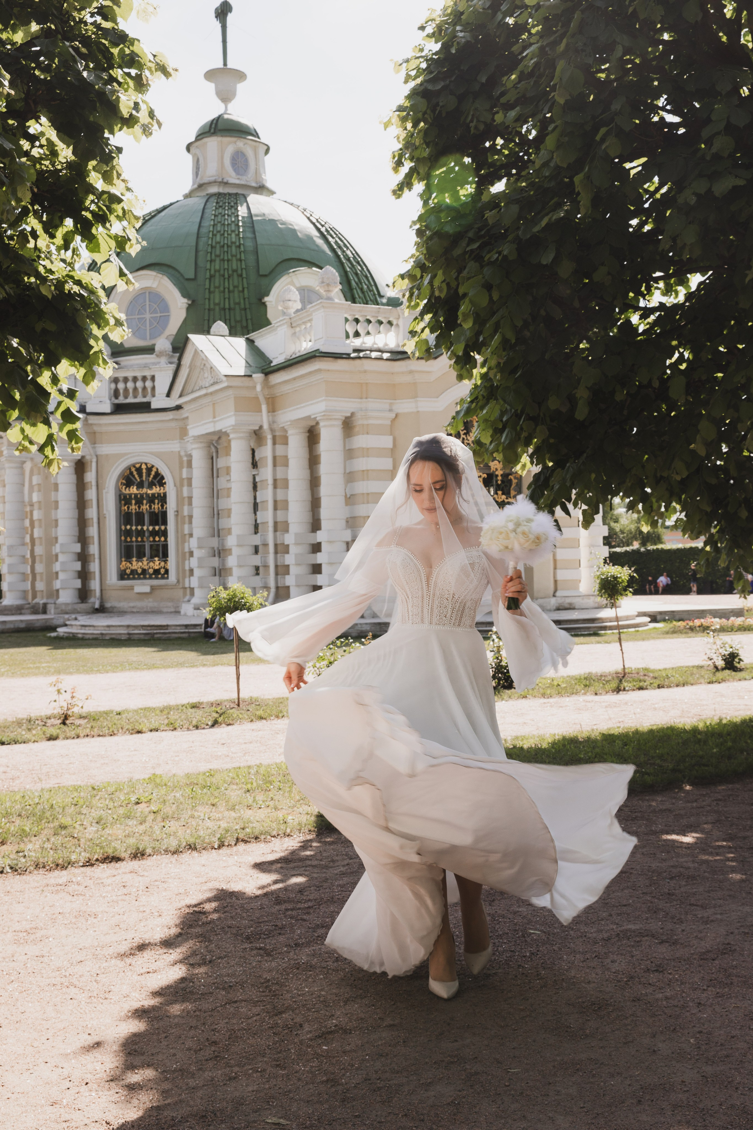 Летняя свадьба в Кусково. Свадебный и портретный фотограф в Москве Мария Кравченко