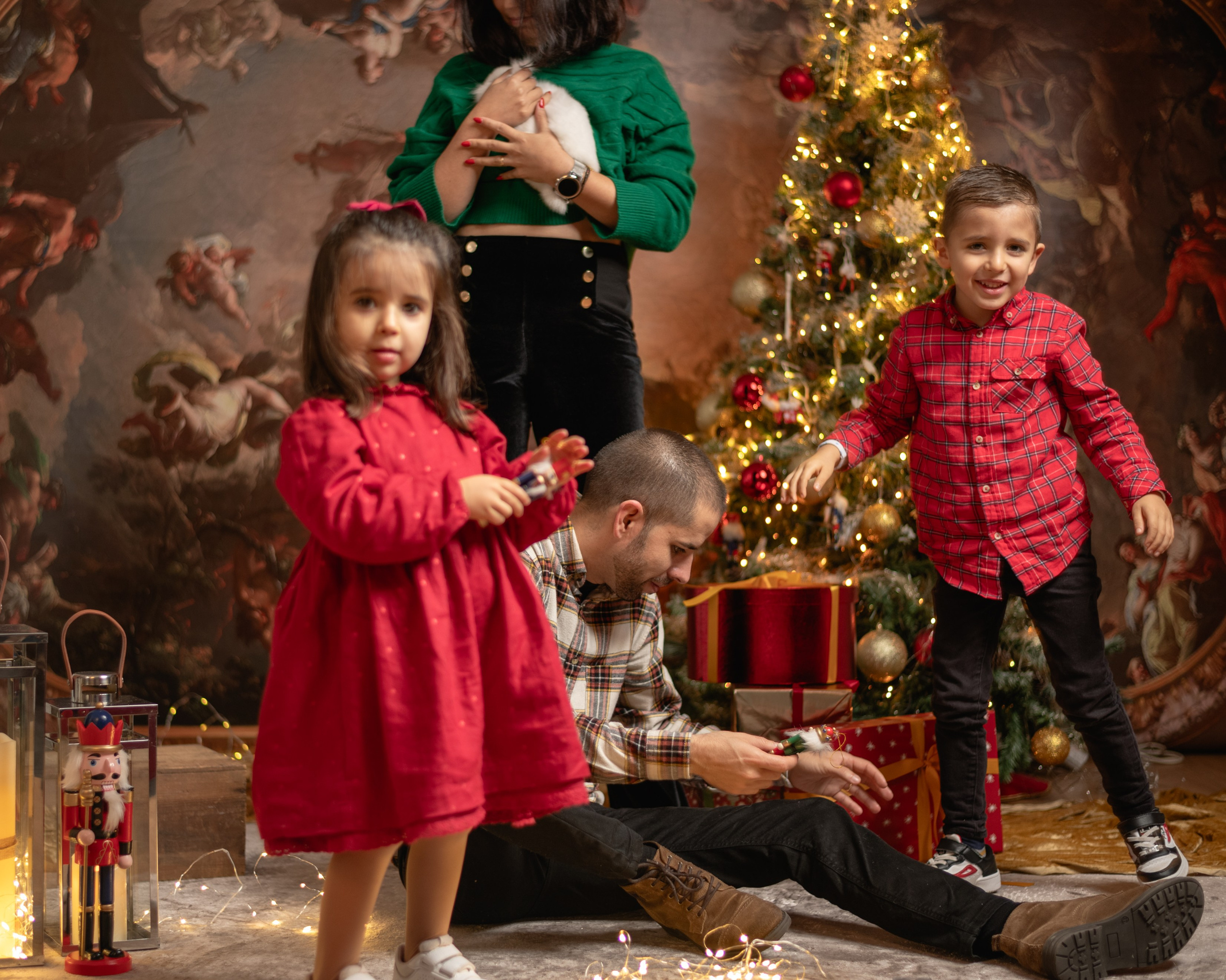 CATIA AND HER FAMILY. Anastasiia Antoniuk portrait, family and couple photographer, Portugal