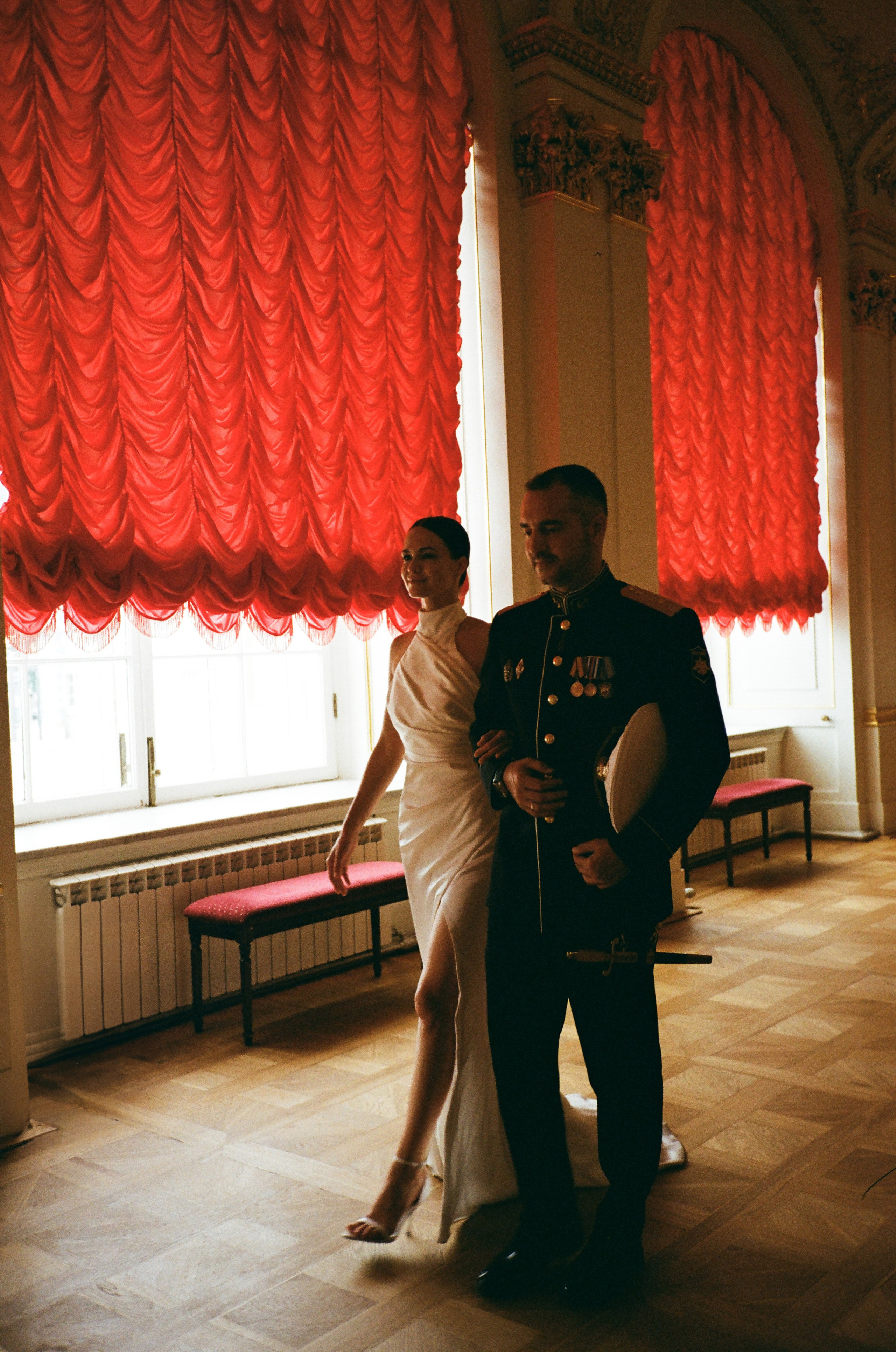 Свадебная фотосессия на пленку. Сестры Карабаза. Фотографы и ретушеры в Москве и Санкт-Петербурге