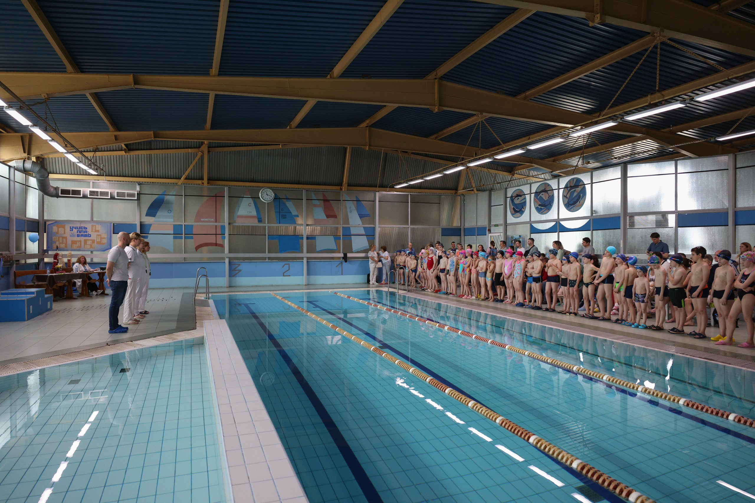 Веселый дельфин. Плавание. Дети 8-9 лет. Фотограф Александр Заломаев