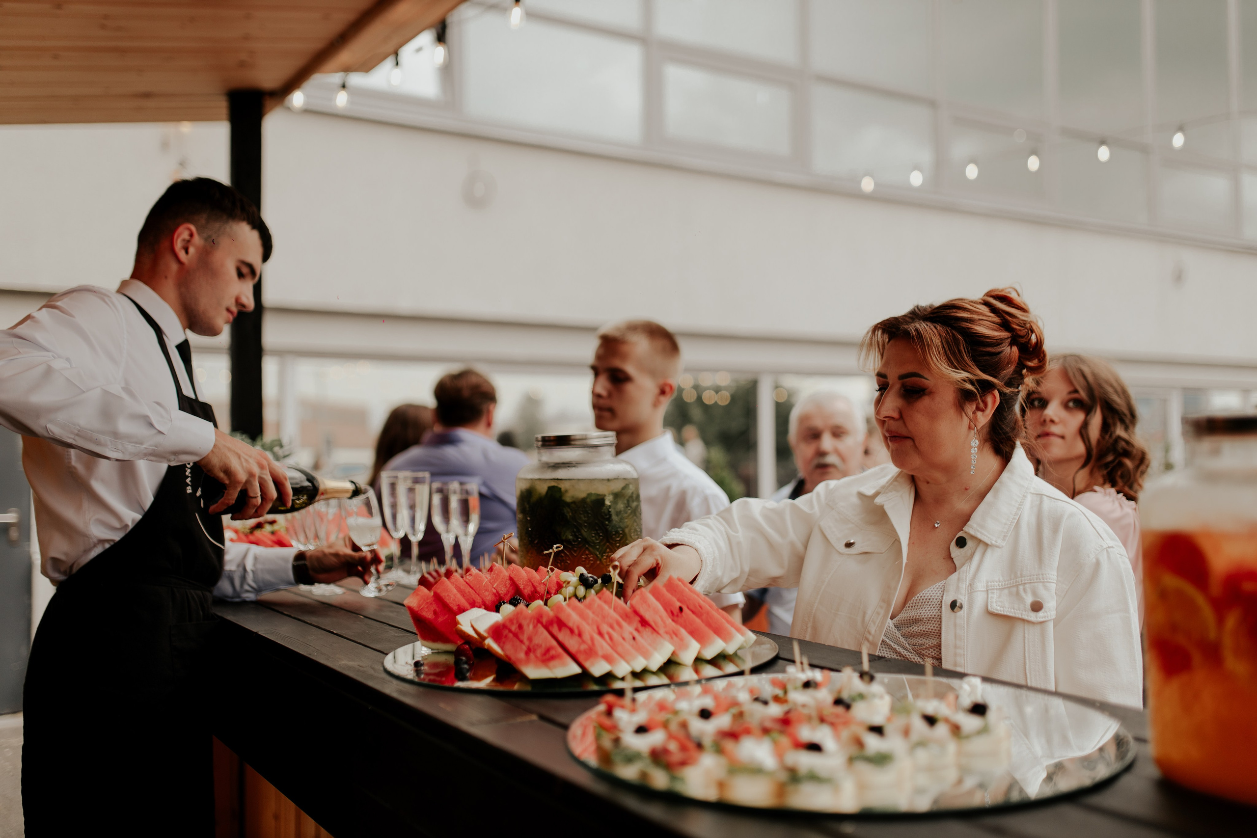 Свадебный банкет в Санкт-Петербурге — Трогательная фотосессия с родными и лавстори. Фотограф в Санкт-Петербурге Лиза Семченкова