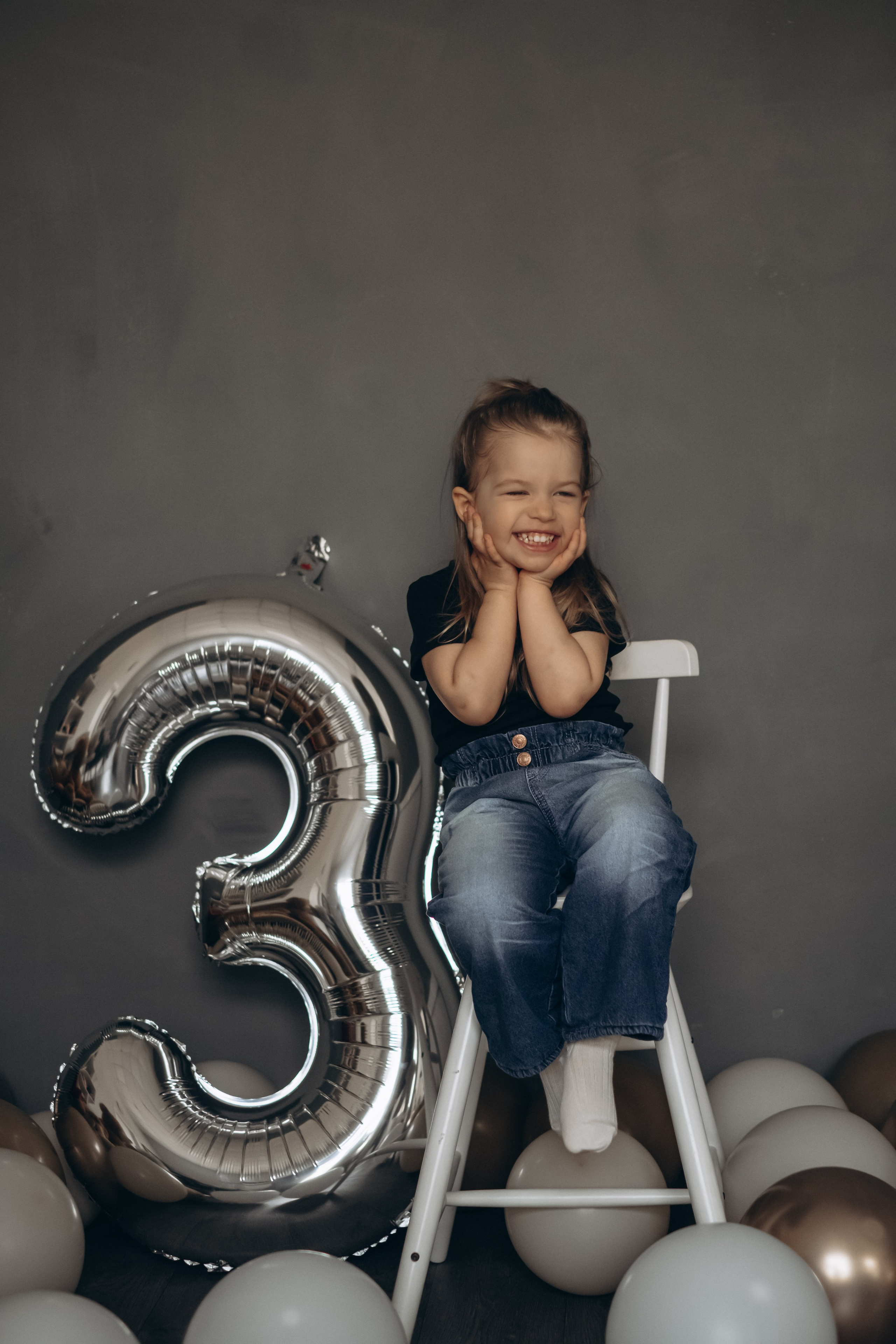 Фотосессия «День рождения» в минималистичной студии. Фотограф Новосибирск Анна Рождественская