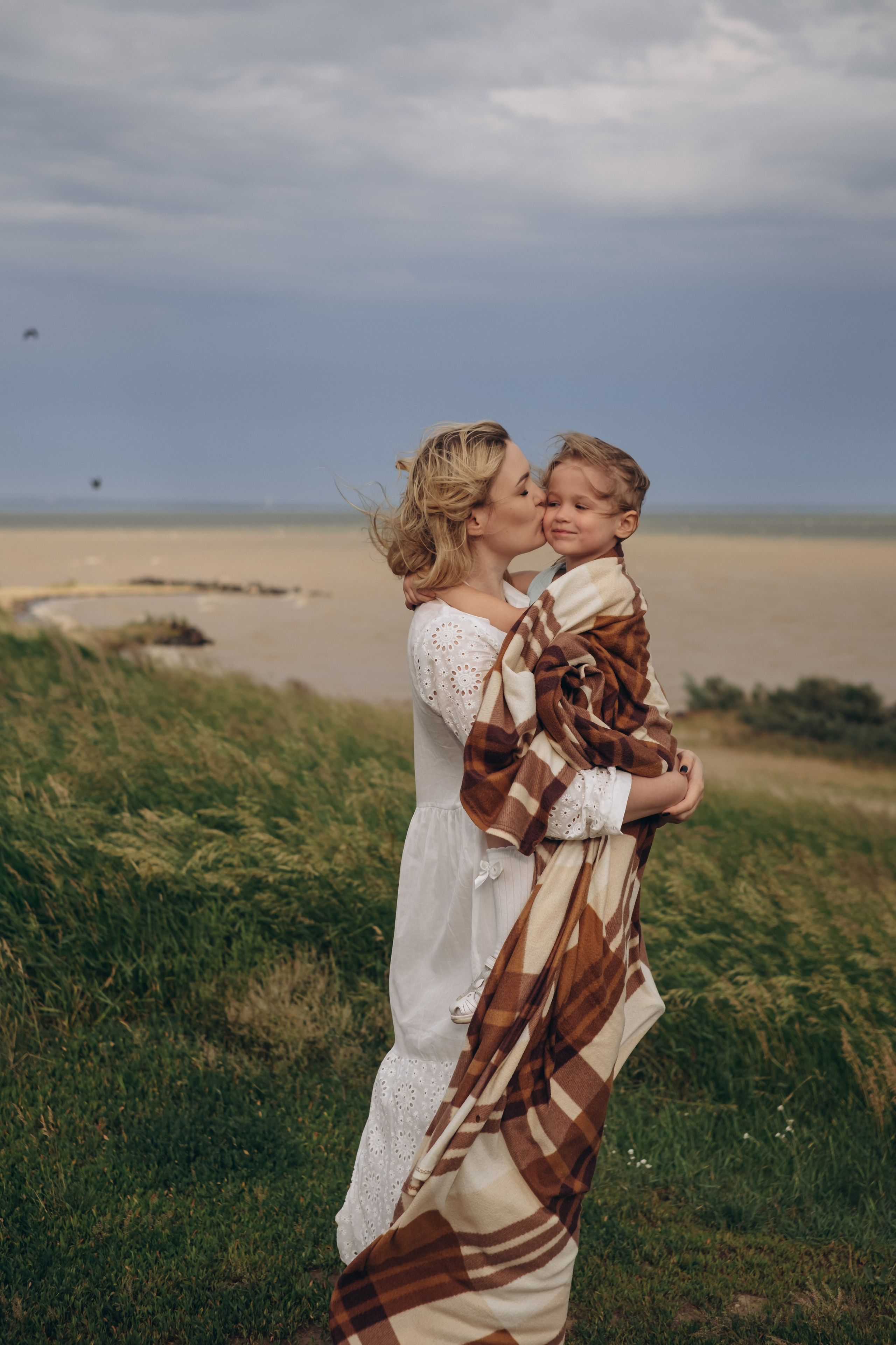 Прогулочная у моря. Мама и дочь. Фотограф Новосибирск Анна Рождественская