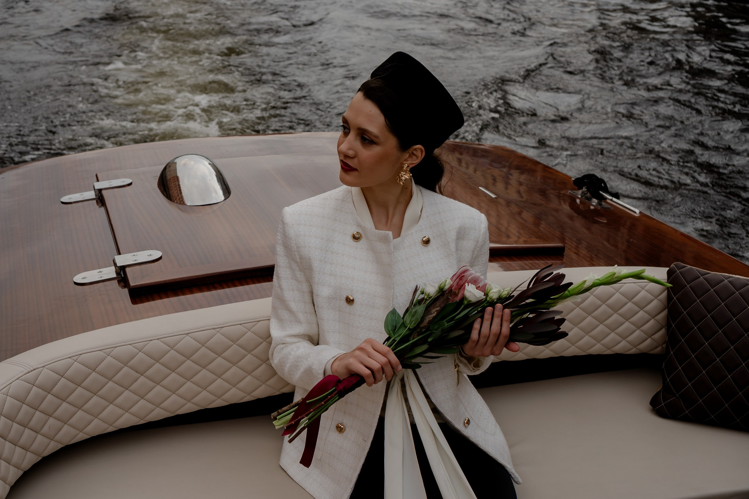 СВАДЕНБНАЯ СЬЕМКА НА КАТЕРЕ ПО КАНАЛАМ САНКТ-ПЕТЕРБУРГА И В АКВАТОРИИ НЕВЫ. Профессиональный фотограф, Санкт-Петербург — Виктория Богомолова