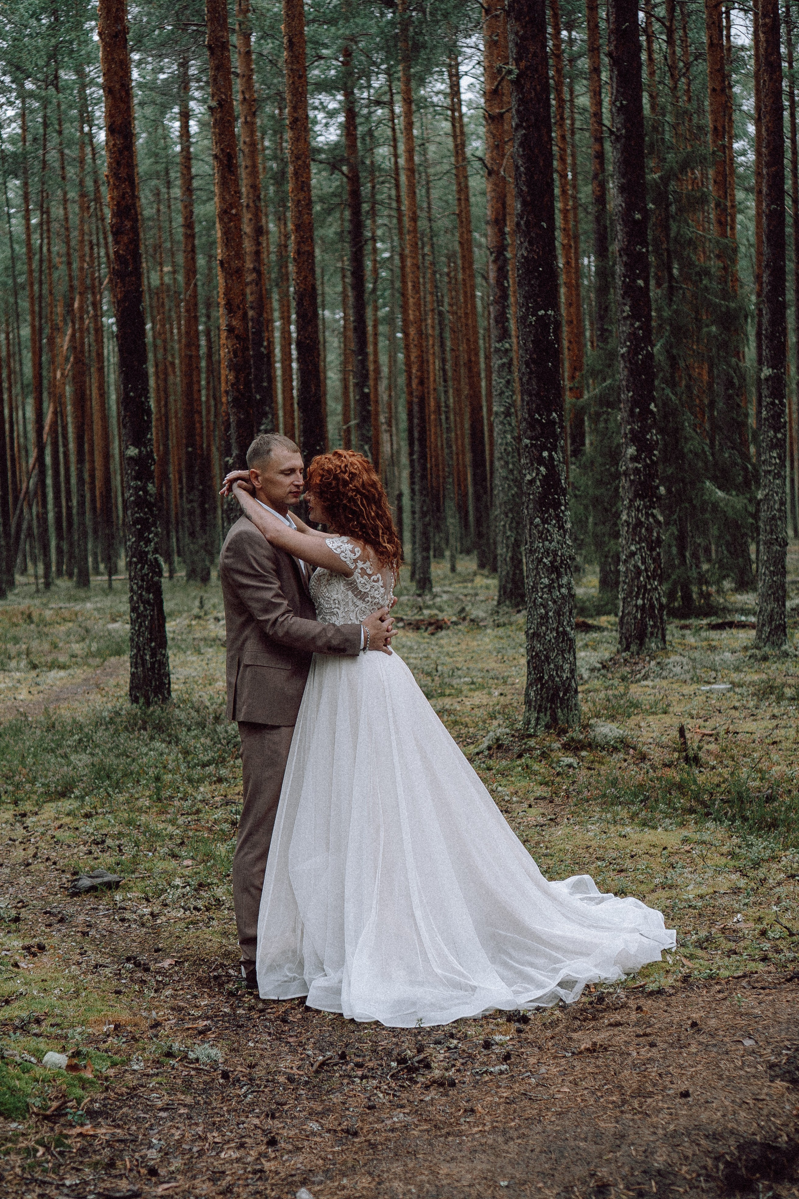 СВАДЕБНАЯ ФОТОСЕССИИЯ ПАРЫ В ГОРОДЕ ПРИОЗЕРСК В СОСНОВОМ ЛЕСУ И С ПИКАПОМ. Профессиональный фотограф, Санкт-Петербург — Виктория Богомолова