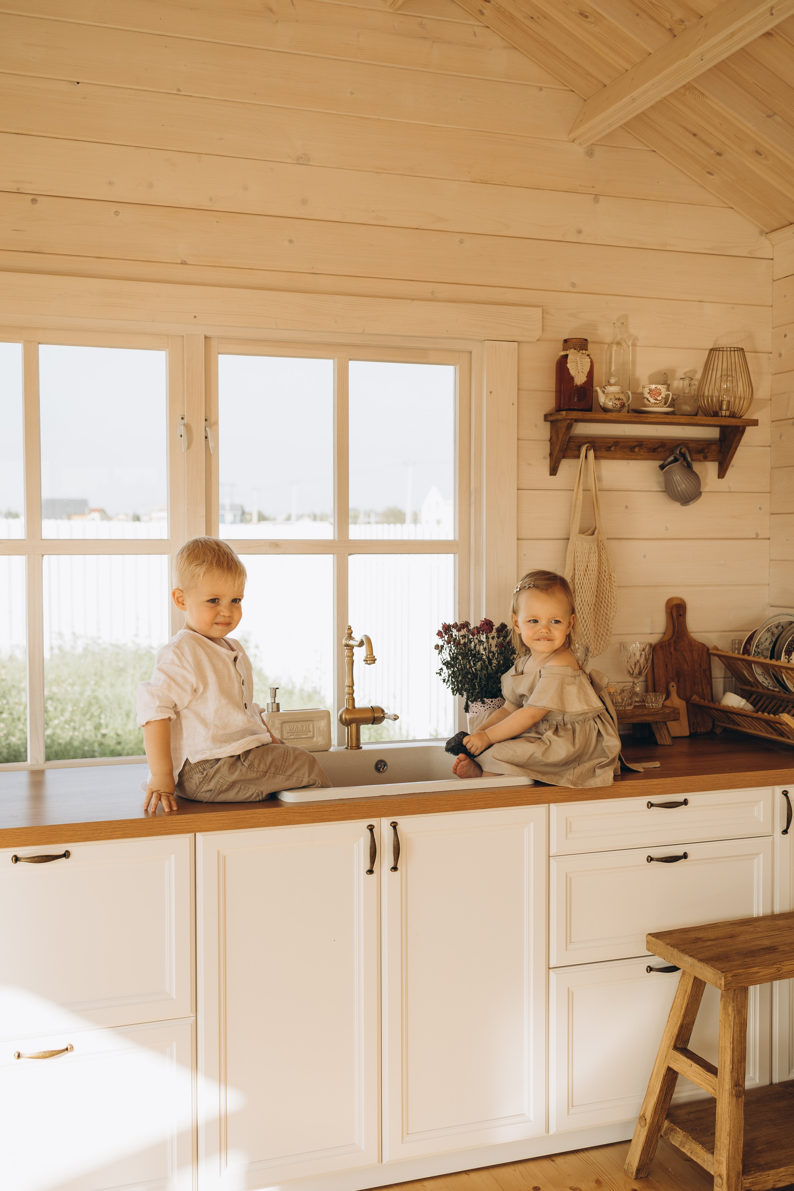Оля и Мирослава Беседка. Семейный фотограф в Москве Виктория Ястребинская