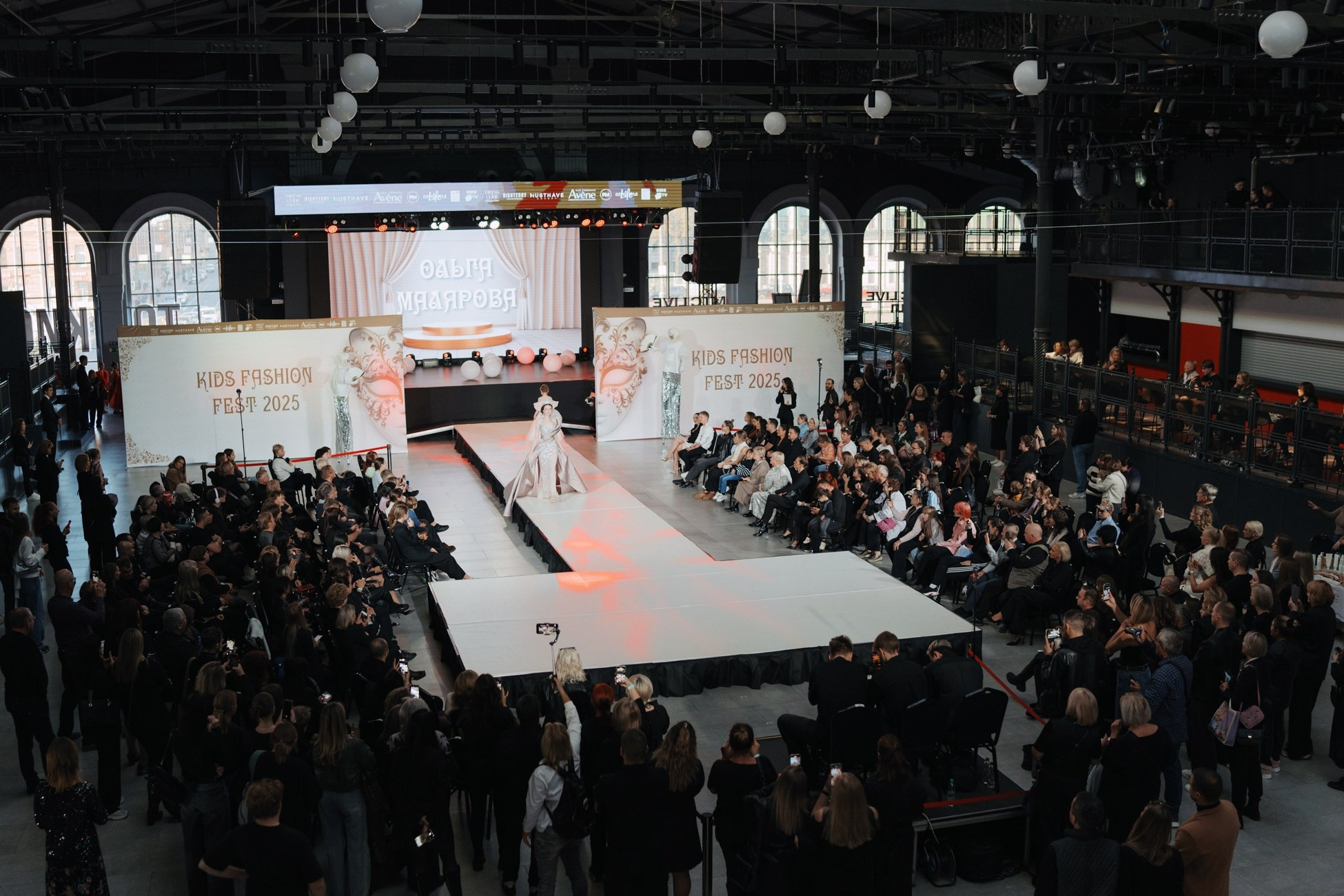 Kids Fashion Week. Annyshka
