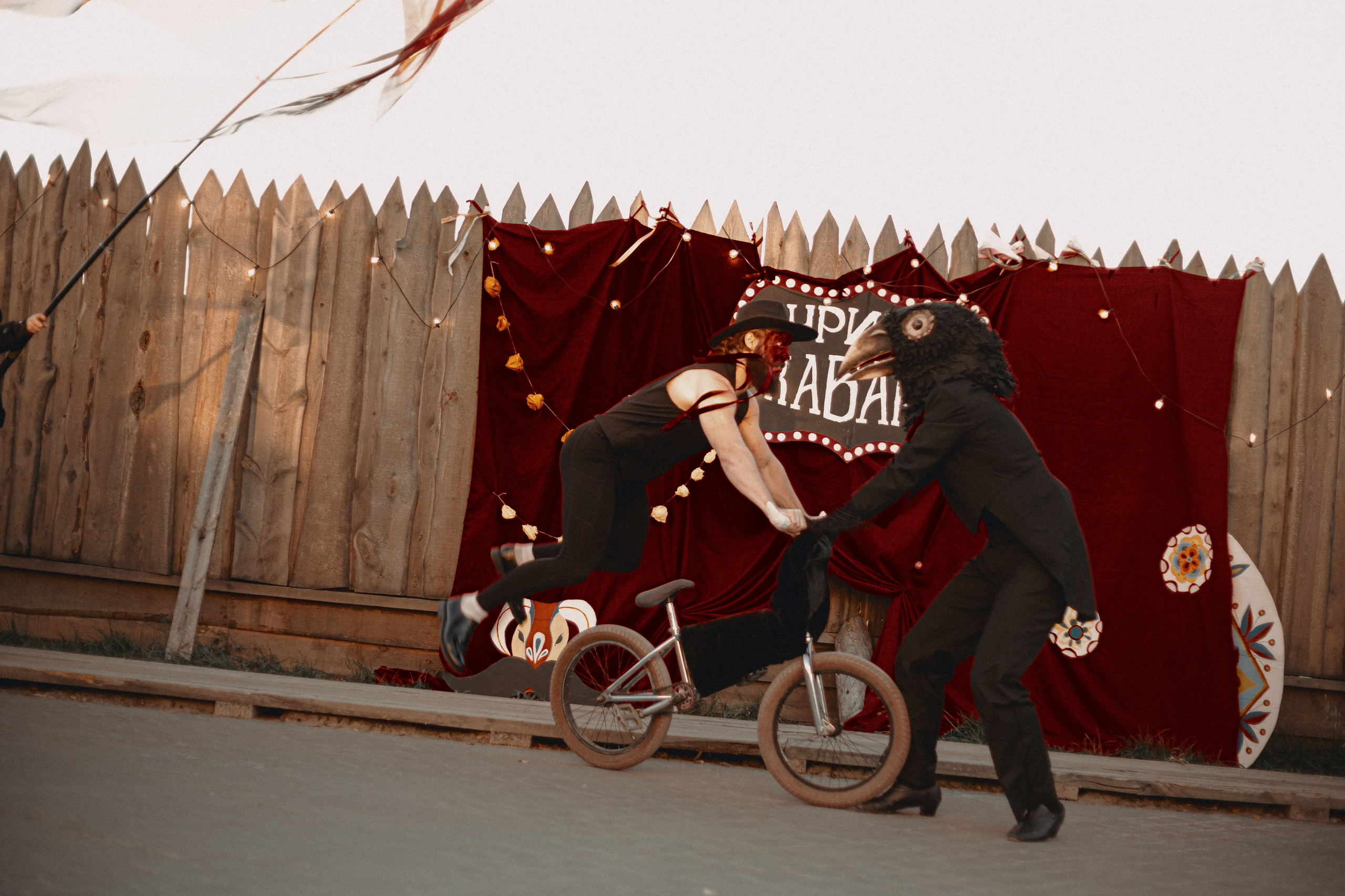 Спектакль «Куриное кабаре» от Свободного молодежного театра | Тобольск. Арт-фотограф Крис Л. в Тобольске: портрет, семейные, свадьбы