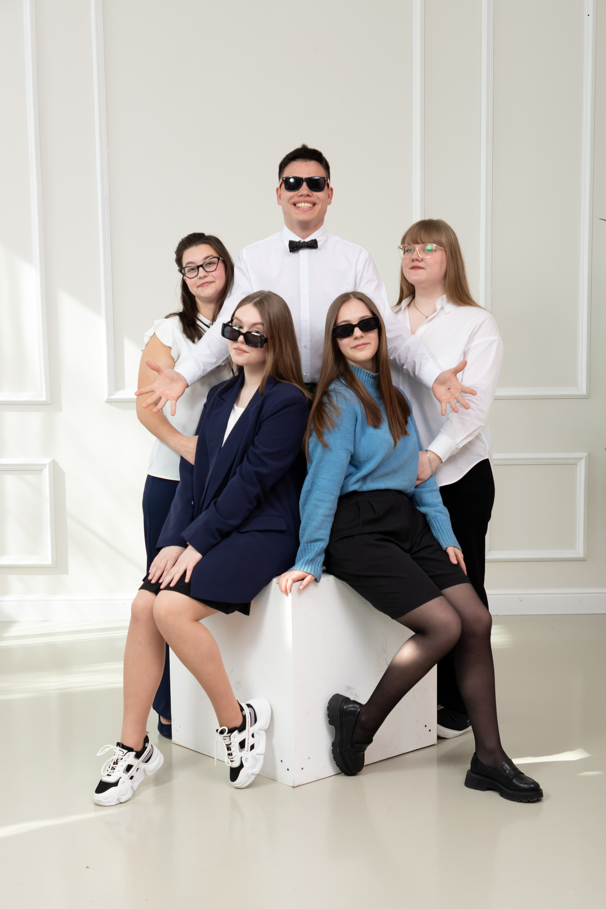 Идеи фото группами 9-11 класс. Выпускные альбомы «Эврика» в Нижнем Новгороде