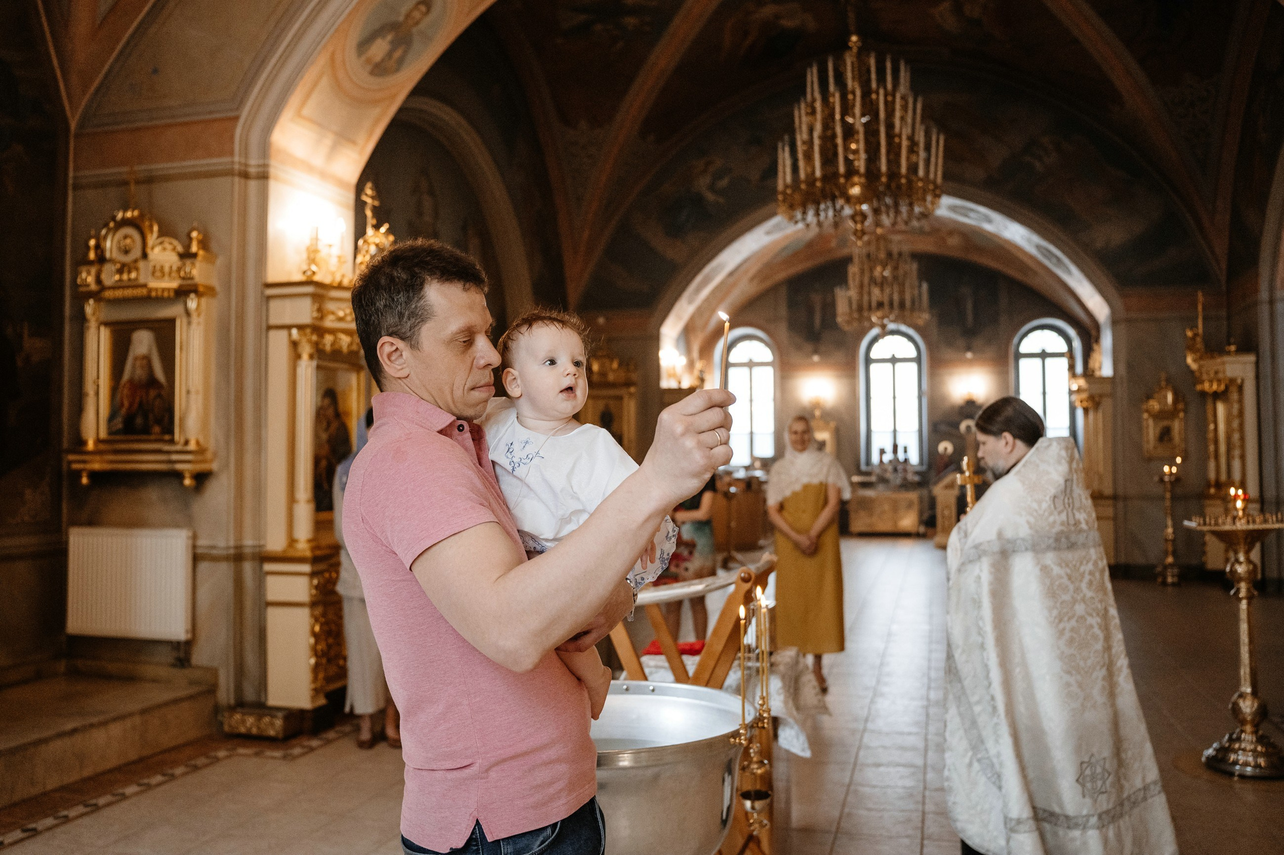 Фотосессия крестин мальчика в церкви