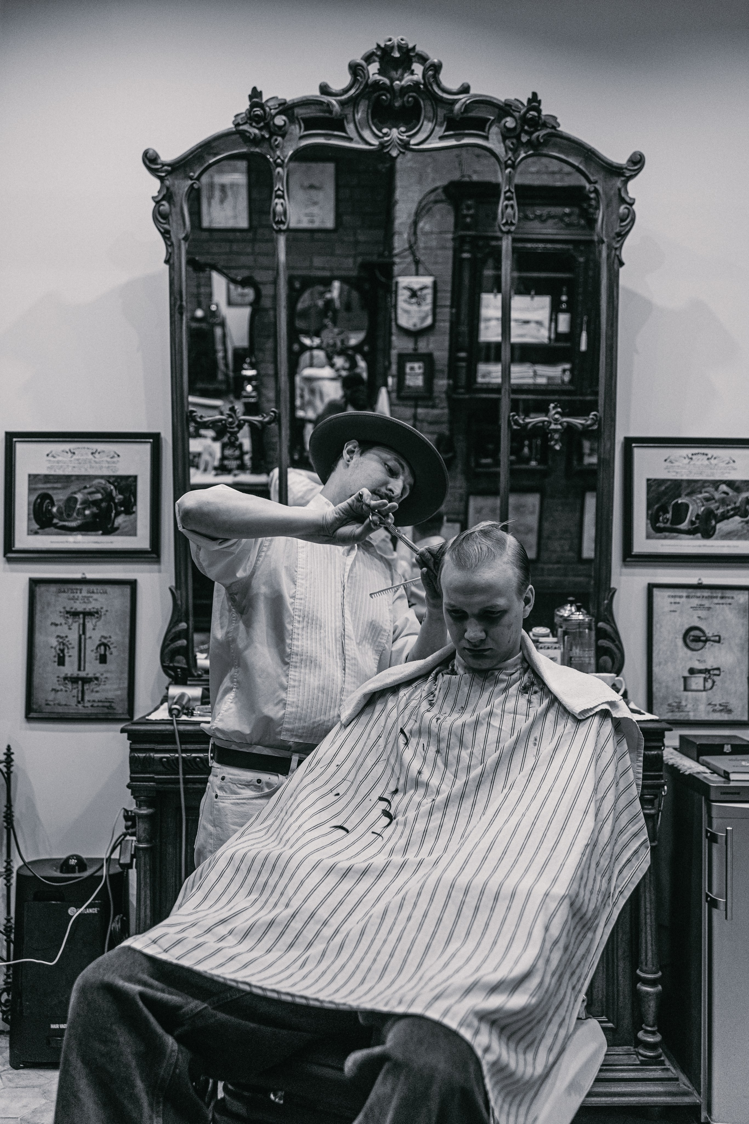St.Dismas Barbershop Classic Men's Haircuts. Жуков Илья  свадебный фотограф в Москве