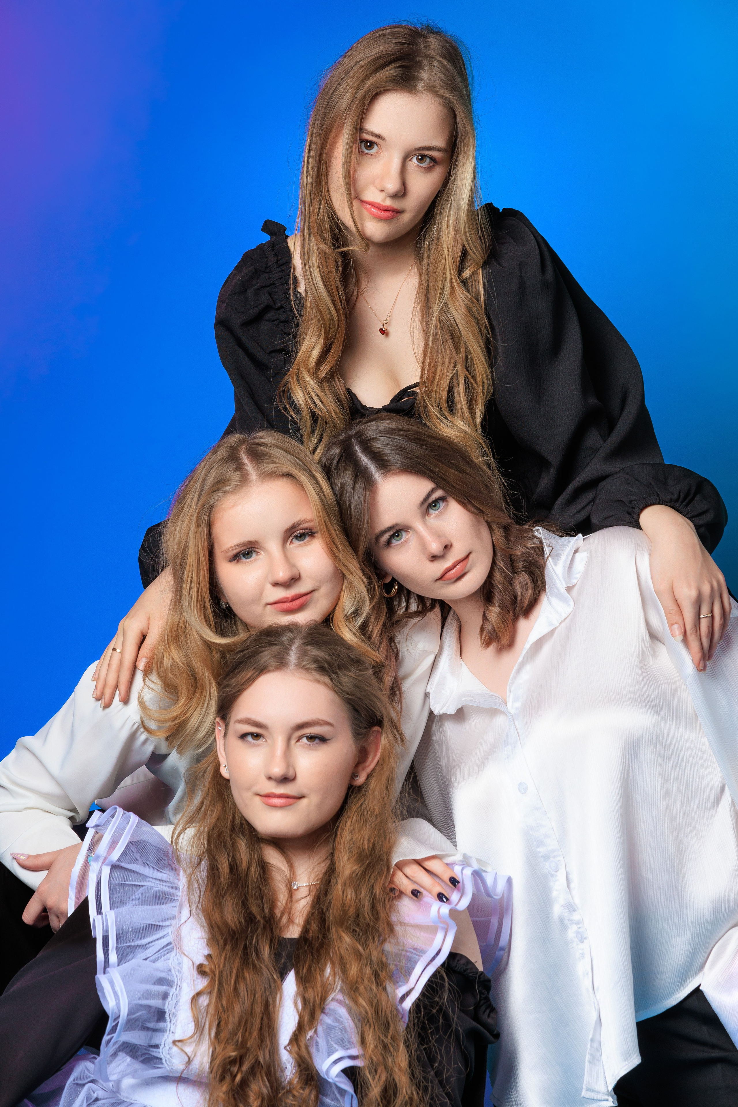 Смотреть фотки в фотостудии. Выпускные альбомы Геленджик, Новороссийск, Краснодар, Туапсе