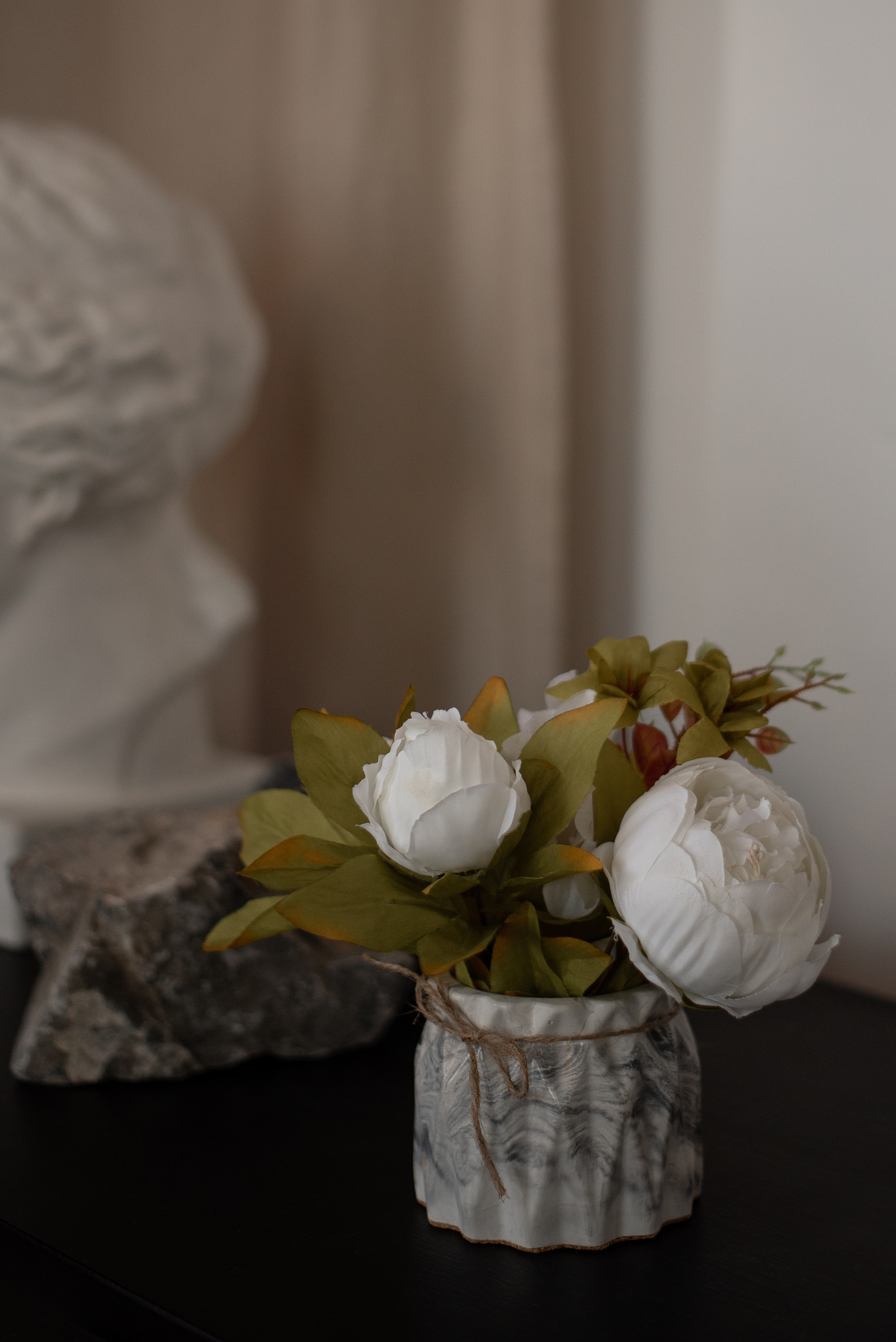 Свечи, изделия из гипса. Фотограф  Потапова Анна