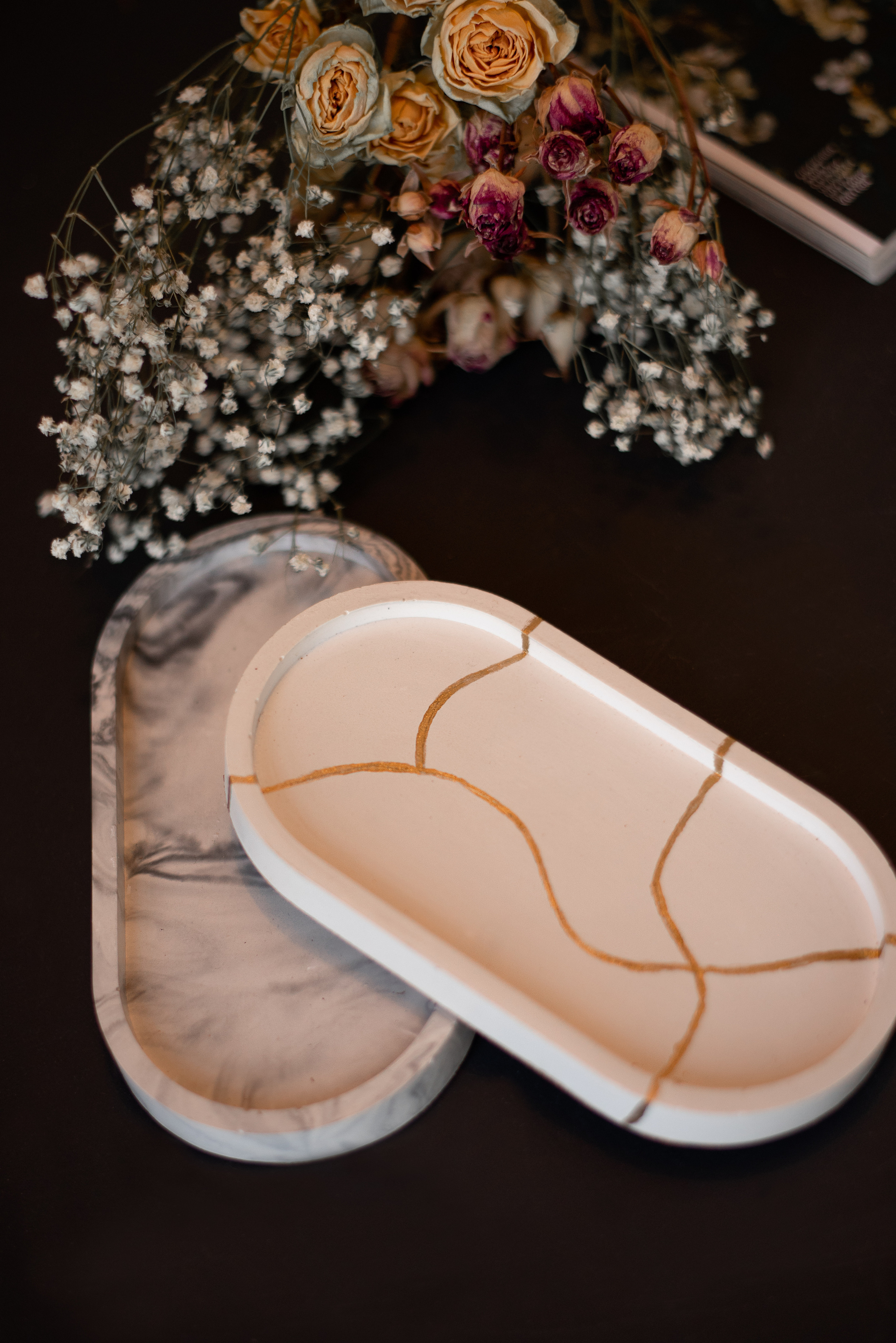 Свечи, изделия из гипса. Фотограф  Потапова Анна