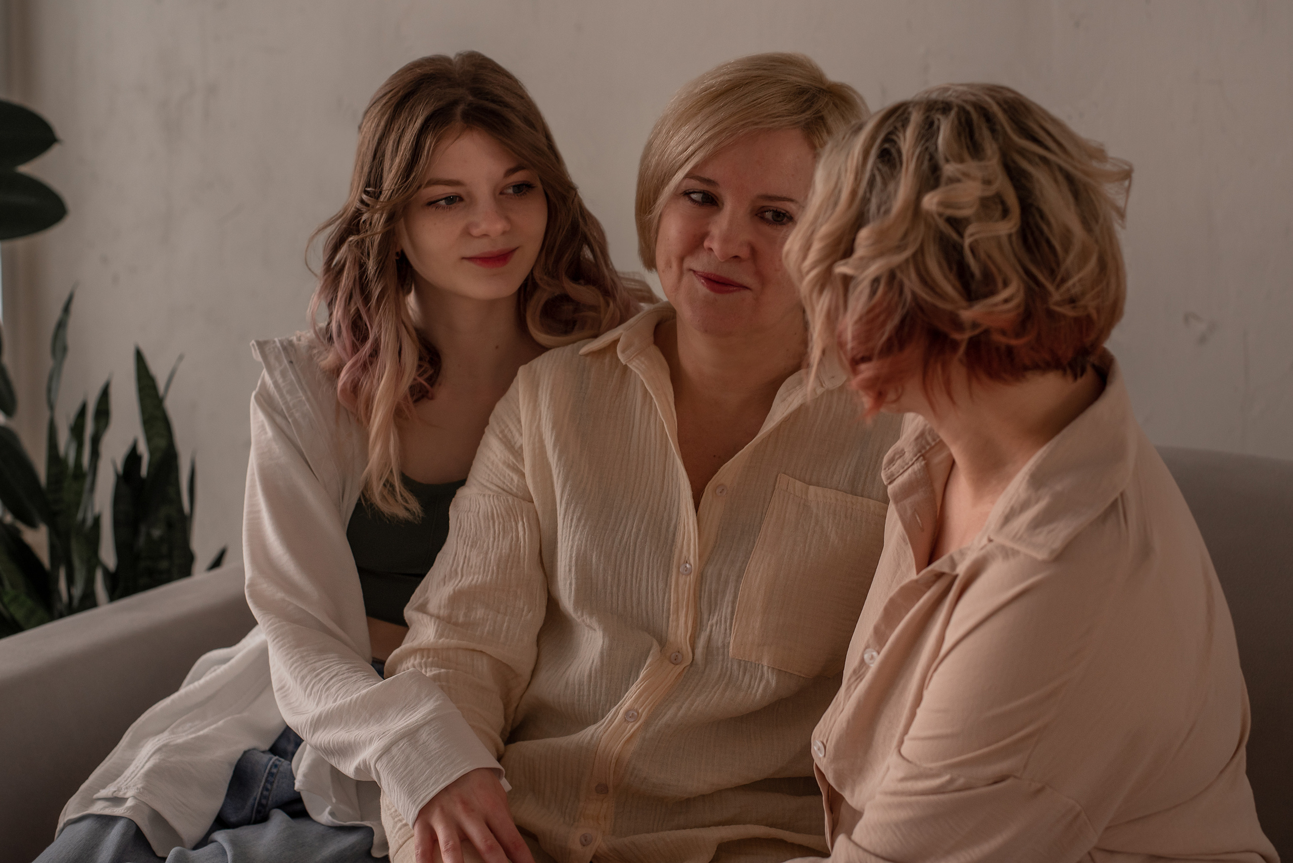 Мама, дочки и бабушка. Фотограф  Потапова Анна