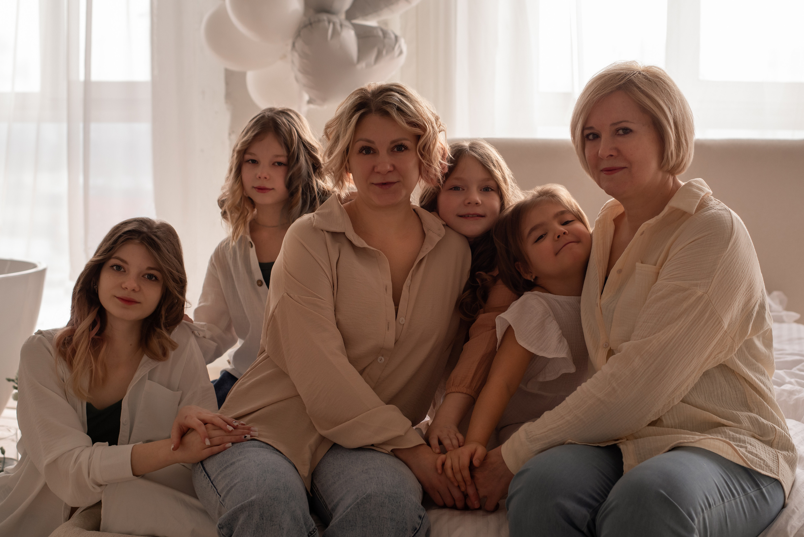 Мама, дочки и бабушка. Фотограф  Потапова Анна