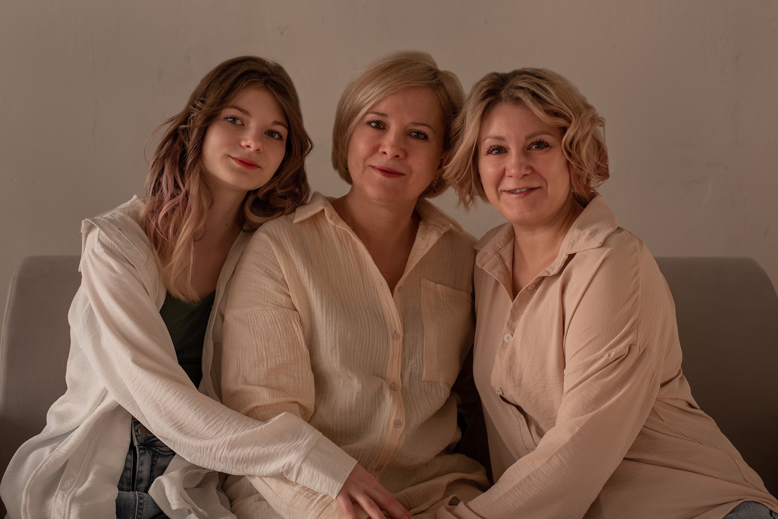 Мама, дочки и бабушка. Фотограф  Потапова Анна