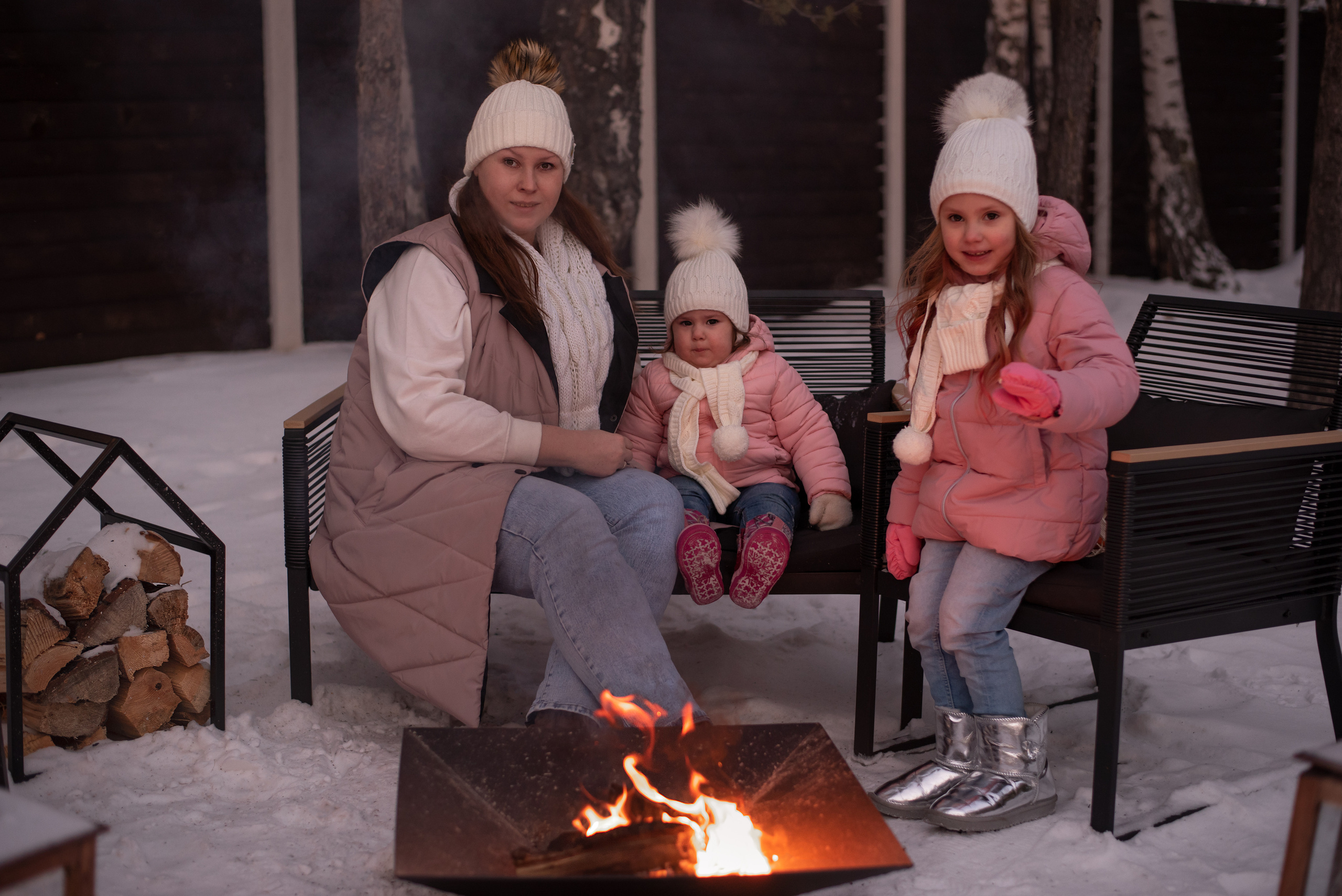 Алина с дочками. Фотограф  Потапова Анна