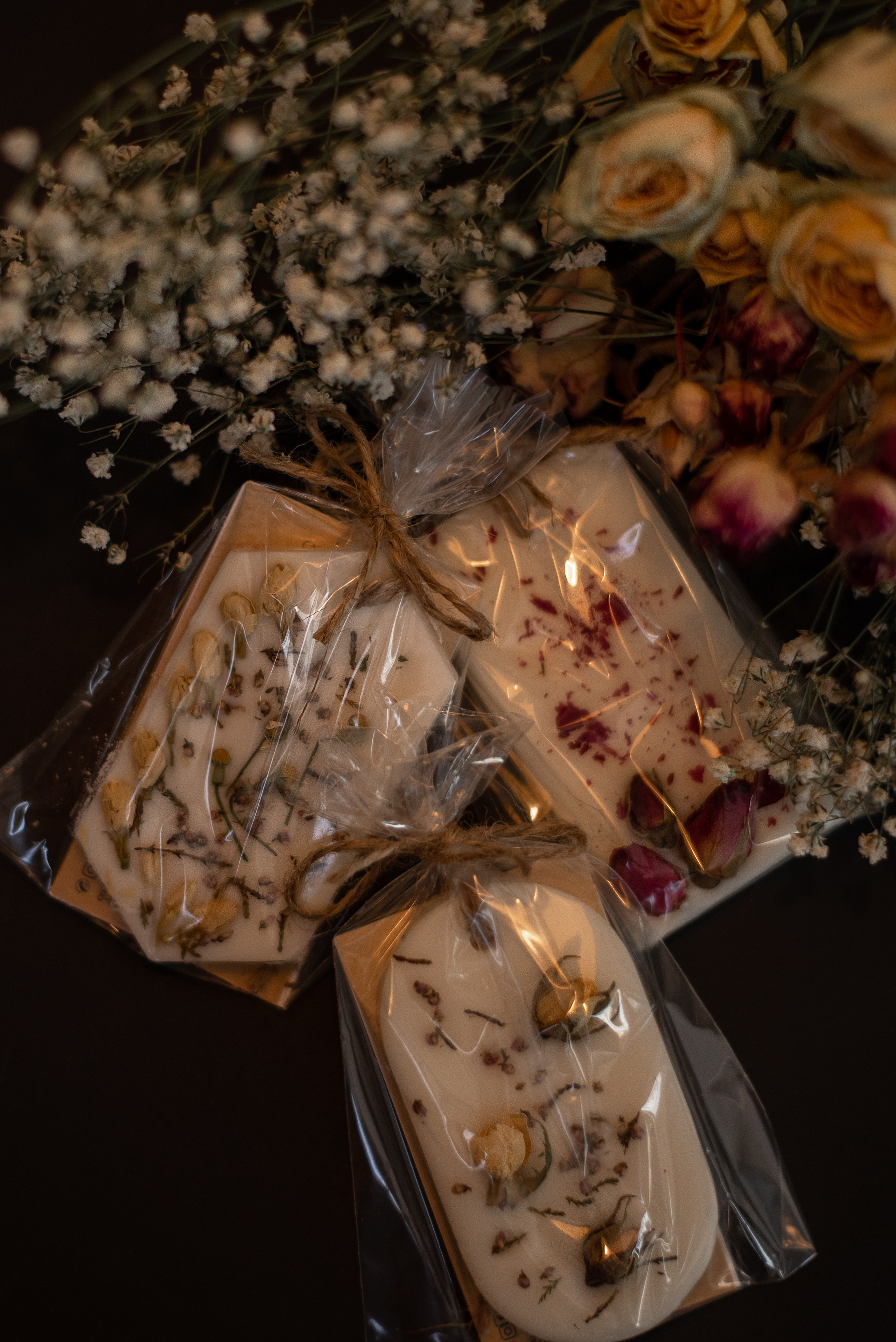 Свечи, изделия из гипса. Фотограф  Потапова Анна