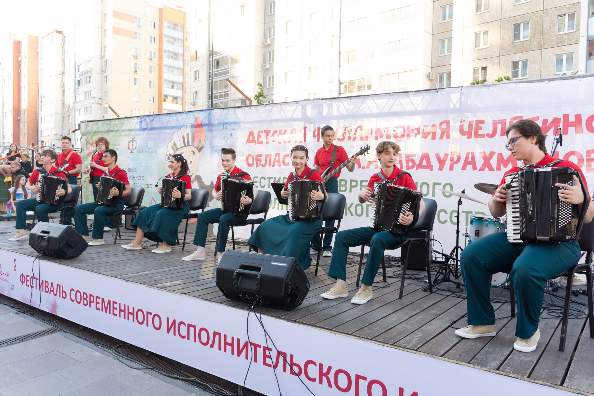 Фестиваль современного исполнительского искусства (Сквер Академ Риверсайд). Фотограф Максим Буряк