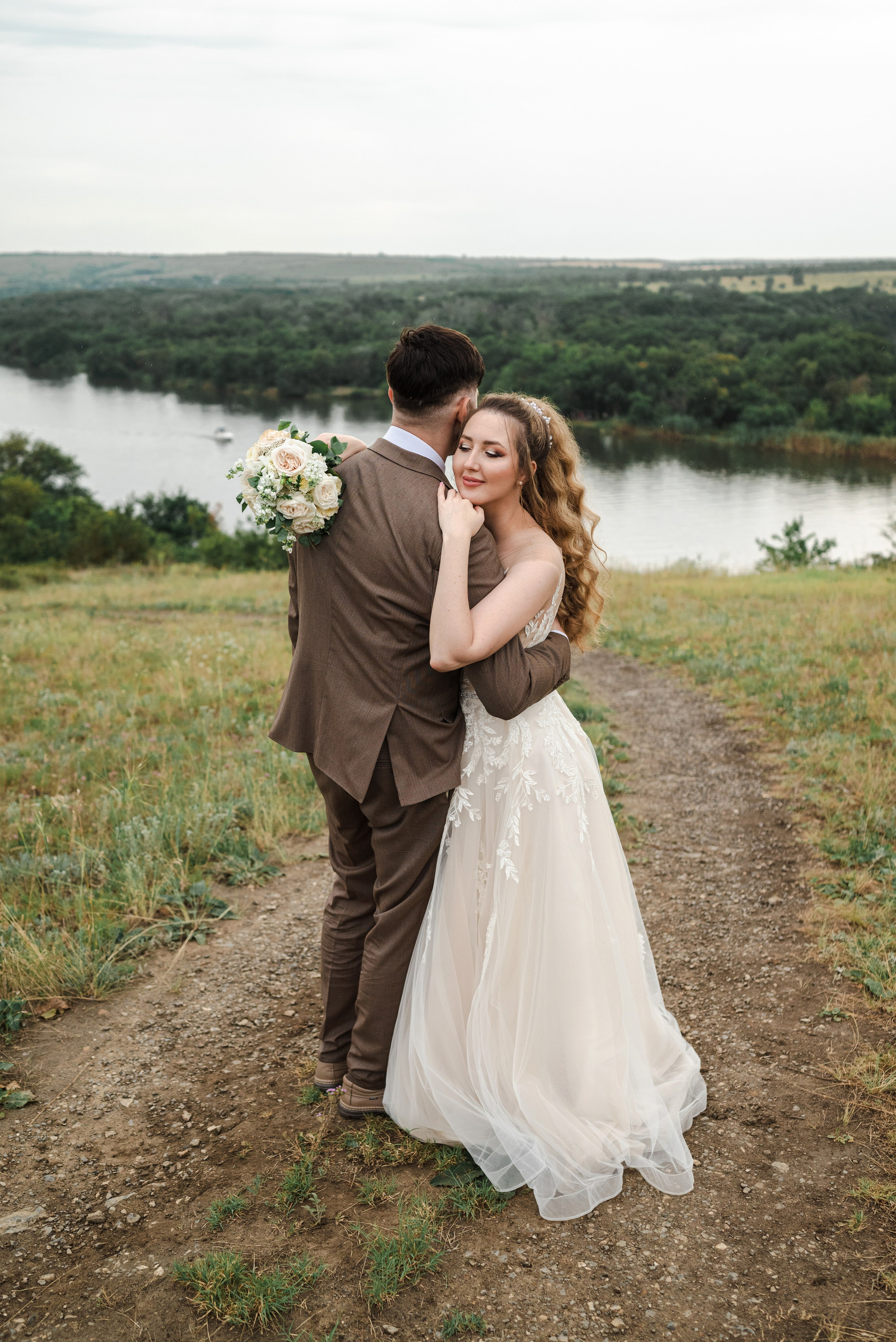Свадебная фотосессия на природе, в парке Лога, Каменск-Шахтинский. Фотограф в Каменске-Шахтинском Ольга Сагал