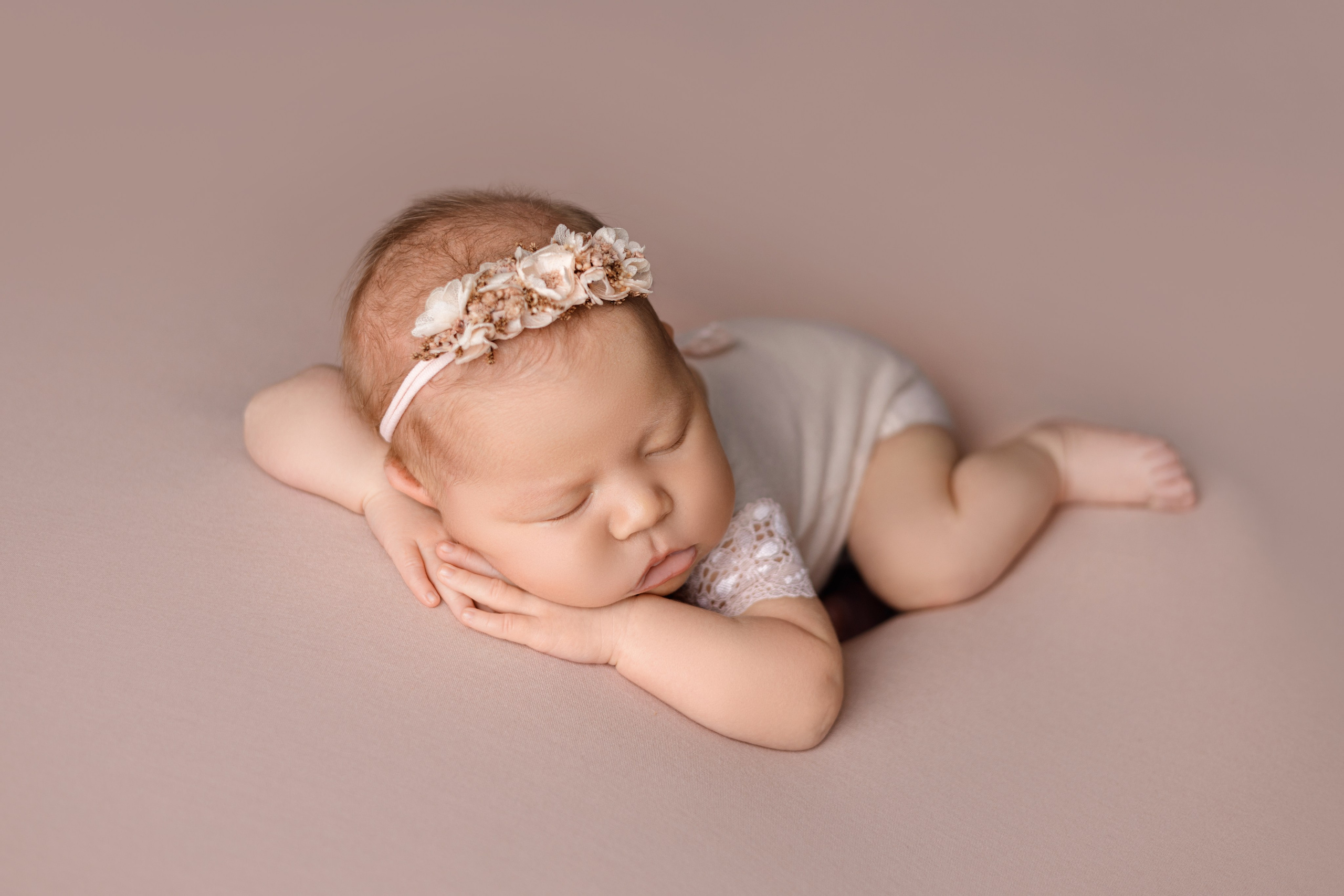 Илона. Евгения Горбунова фотограф новорожденных в Новом Уренгое