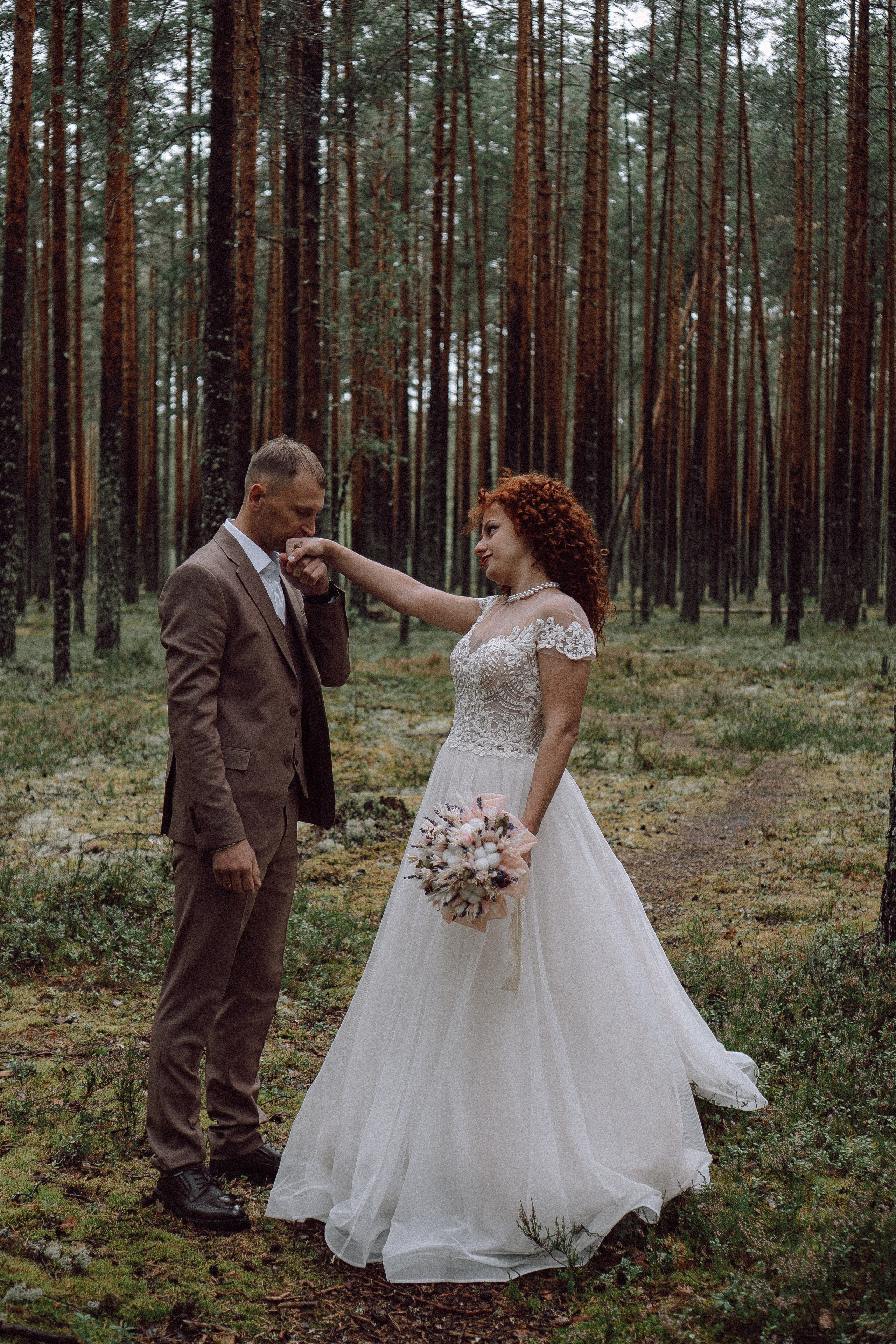 СВАДЕБНАЯ ФОТОСЕССИИЯ ПАРЫ В ГОРОДЕ ПРИОЗЕРСК В СОСНОВОМ ЛЕСУ И С ПИКАПОМ. Профессиональный фотограф, Санкт-Петербург — Виктория Богомолова