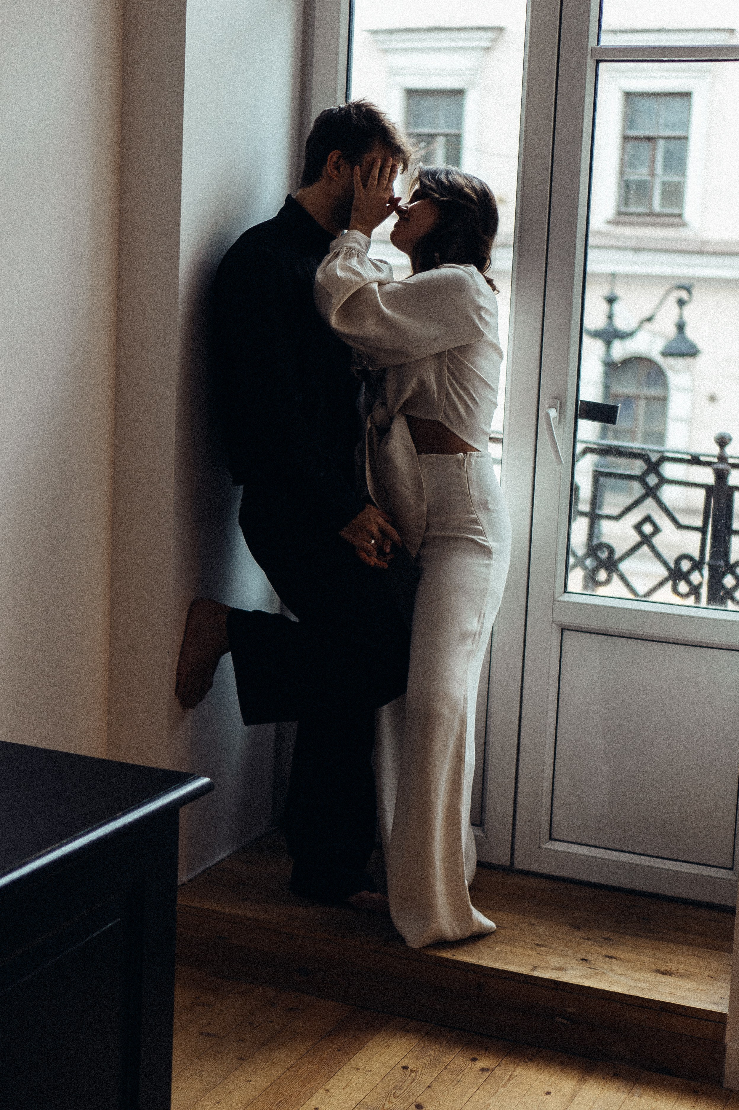 УТРО ЖЕНИХА И НЕВЕСТЫ В ПИТЕРСКОЙ КВАРТИРЕ И СЬЕМКА С СВАДЕБНЫХ ОБРАЗАХ. Профессиональный фотограф, Санкт-Петербург — Виктория Богомолова