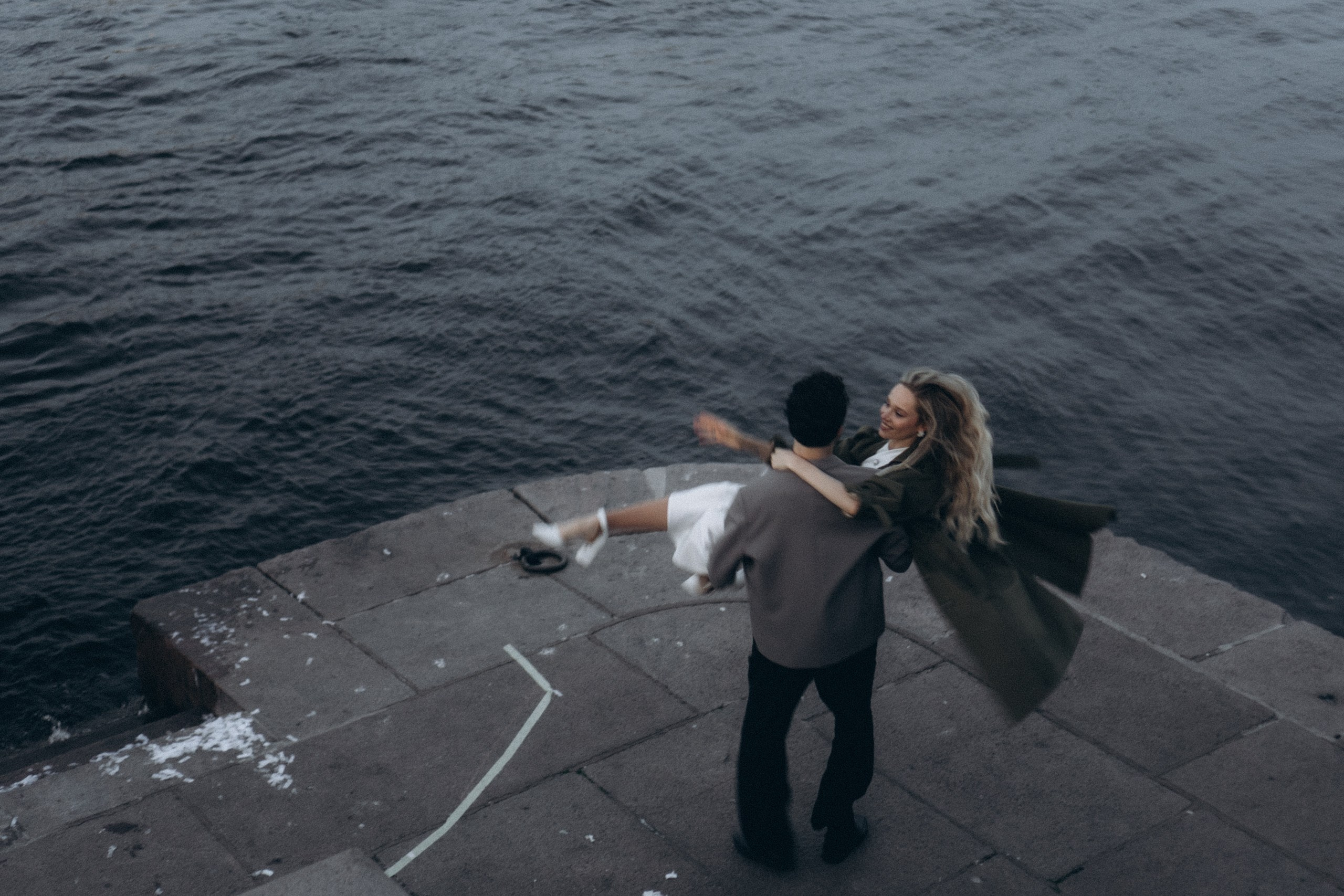 СВАДЕБНАЯ СЬЕМКА ПАРЫ НА РАССВЕТЕ В БЕЛЫЕ НОЧИ И ПРОГУЛКА С РАЗВОДНЫМИ МОСТАМИ И ПИКНИК ВОЗЛЕ ИСАКИЕВСКОГО СОБОРА. Профессиональный фотограф, Санкт-Петербург — Виктория Богомолова