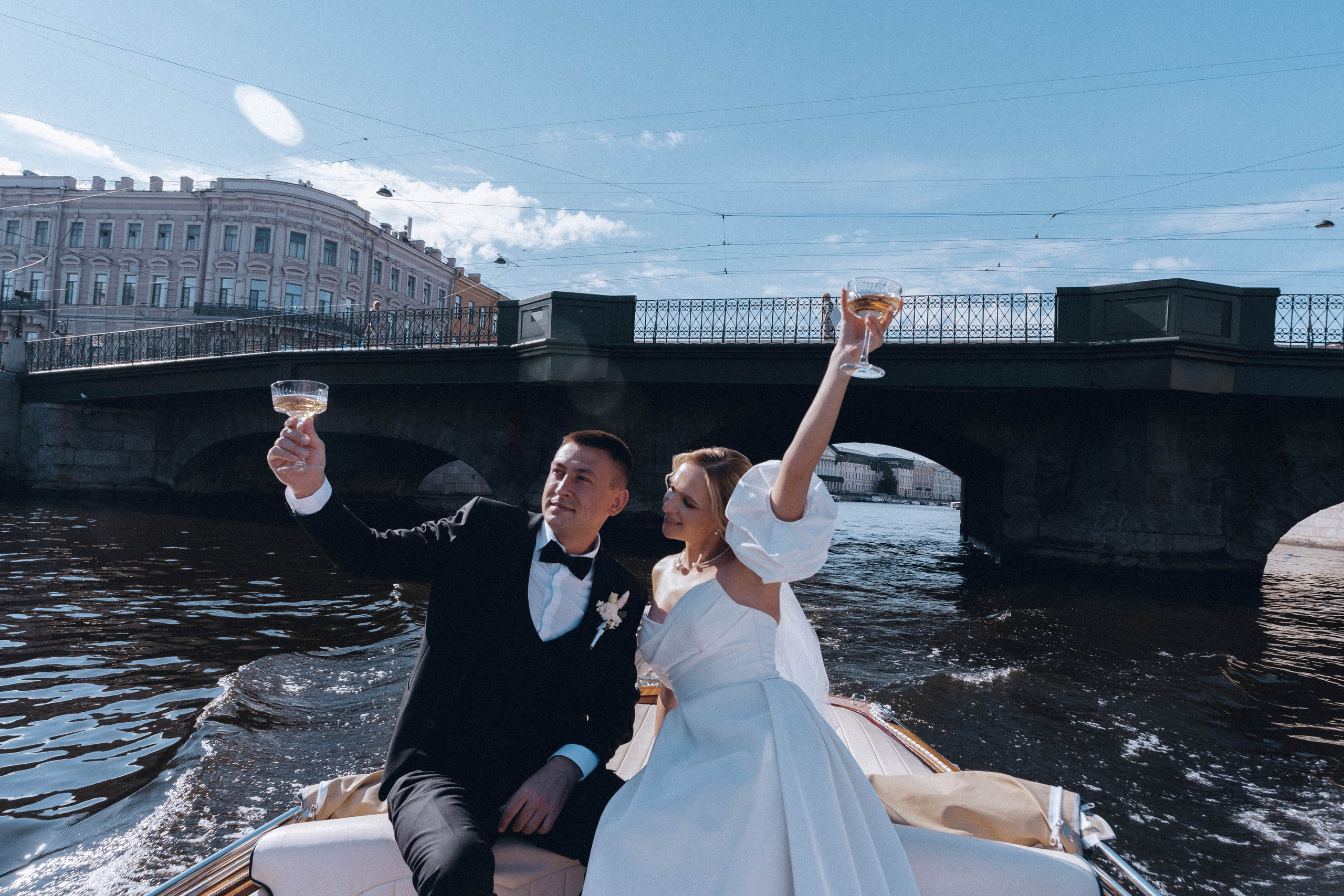 СВАДЕНБНАЯ СЬЕМКА НА КАТЕРЕ ПО КАНАЛАМ САНКТ-ПЕТЕРБУРГА И В АКВАТОРИИ НЕВЫ. Профессиональный фотограф, Санкт-Петербург — Виктория Богомолова