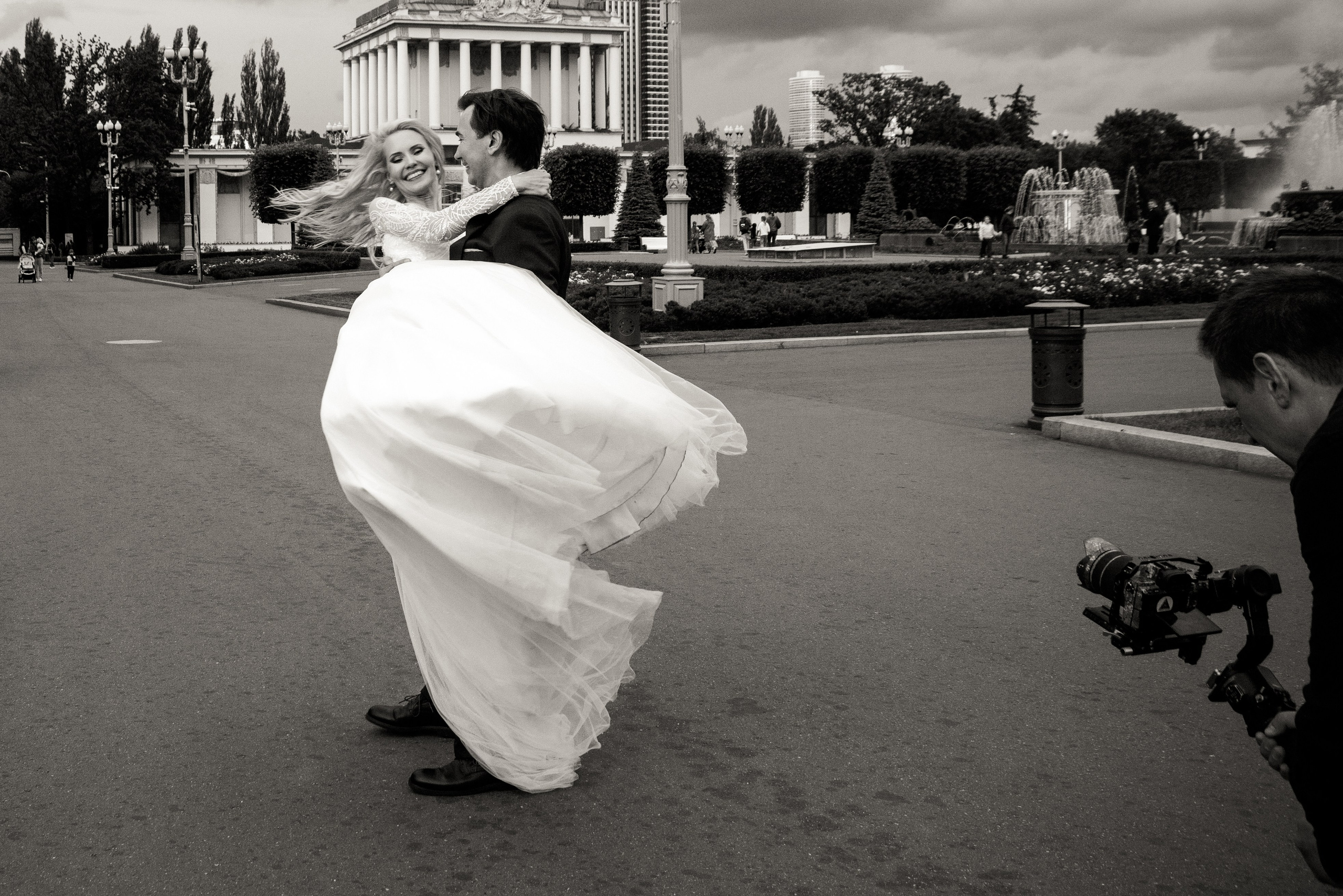 Свадебная фотосессия на ВДНХ. Свадебный и семейный фотограф в Москве и Подмосковье Лариса Козлова